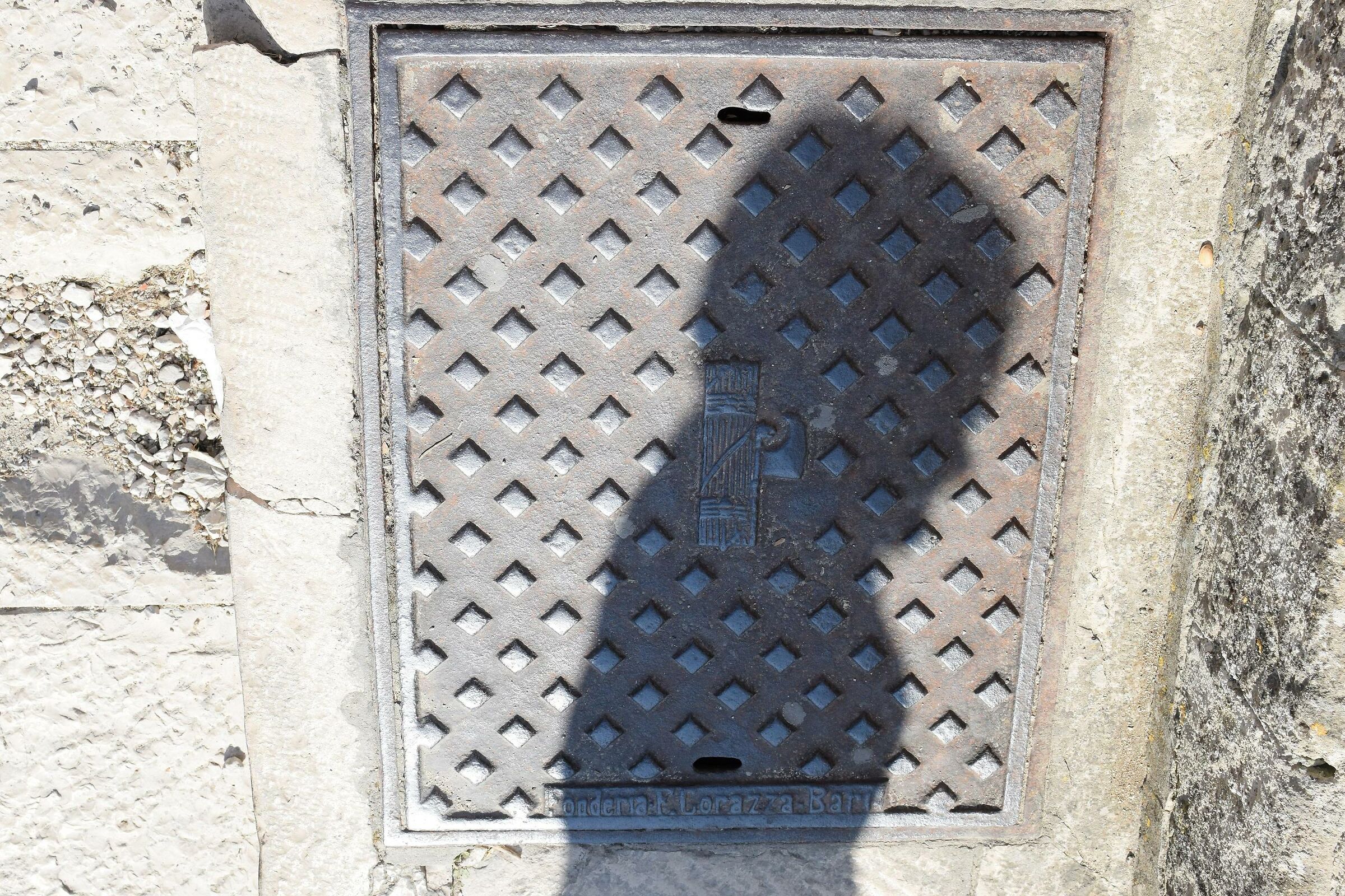 tenere chiuso in caso di necessità