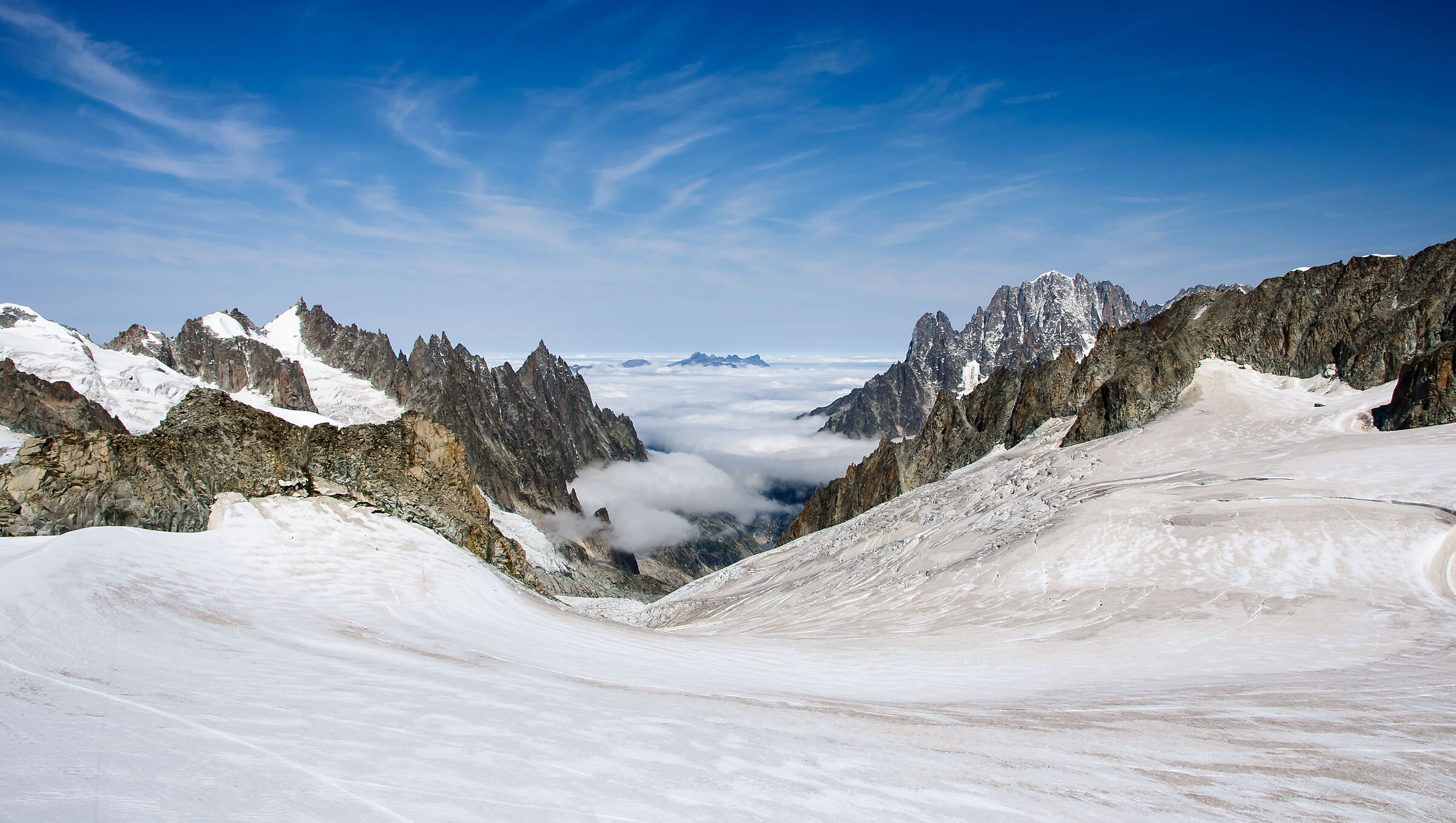 Montagne nebbie e, ghiacci eterni.....si spera.