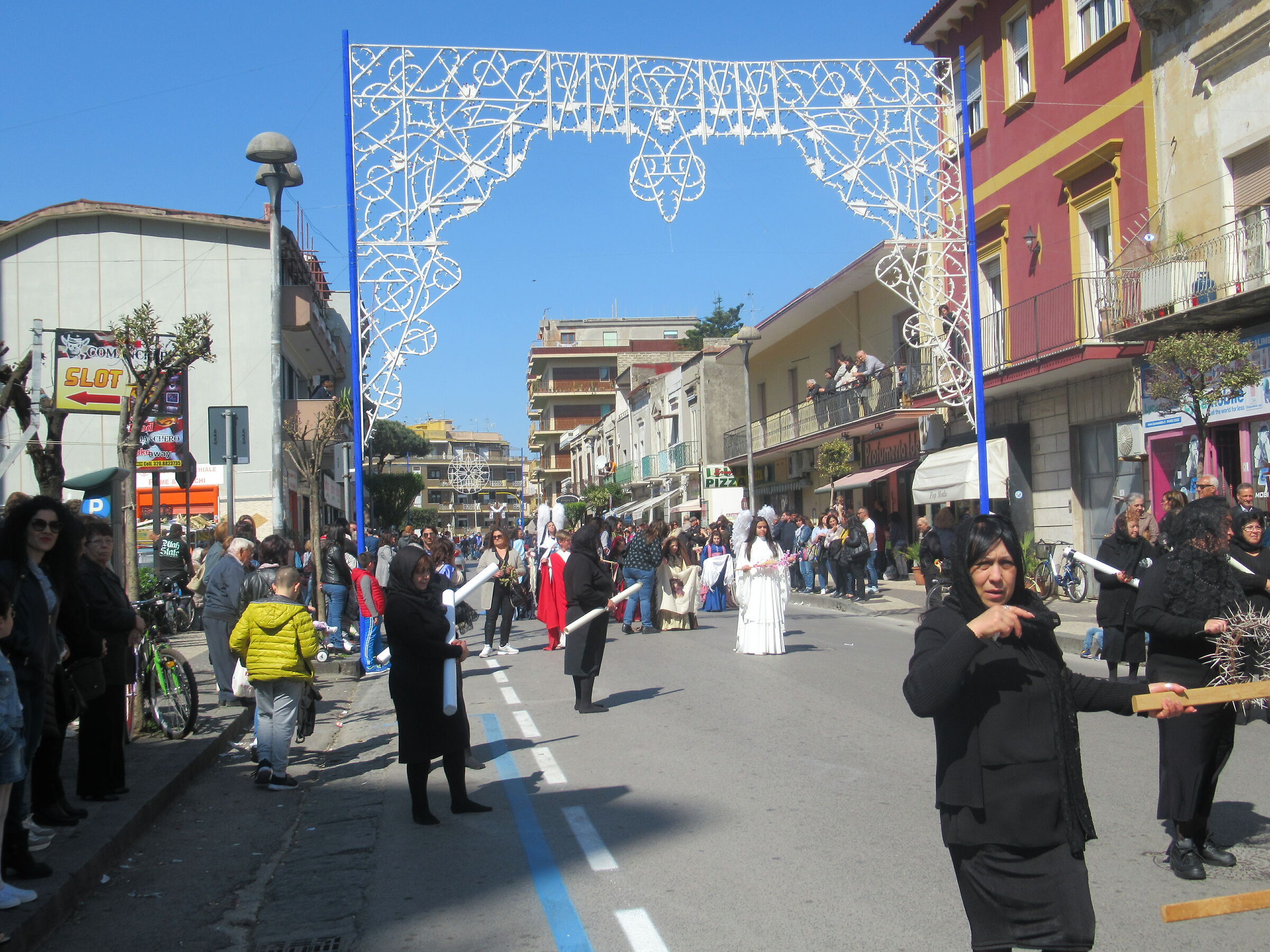 PROCESSION TO MONDRAGONE