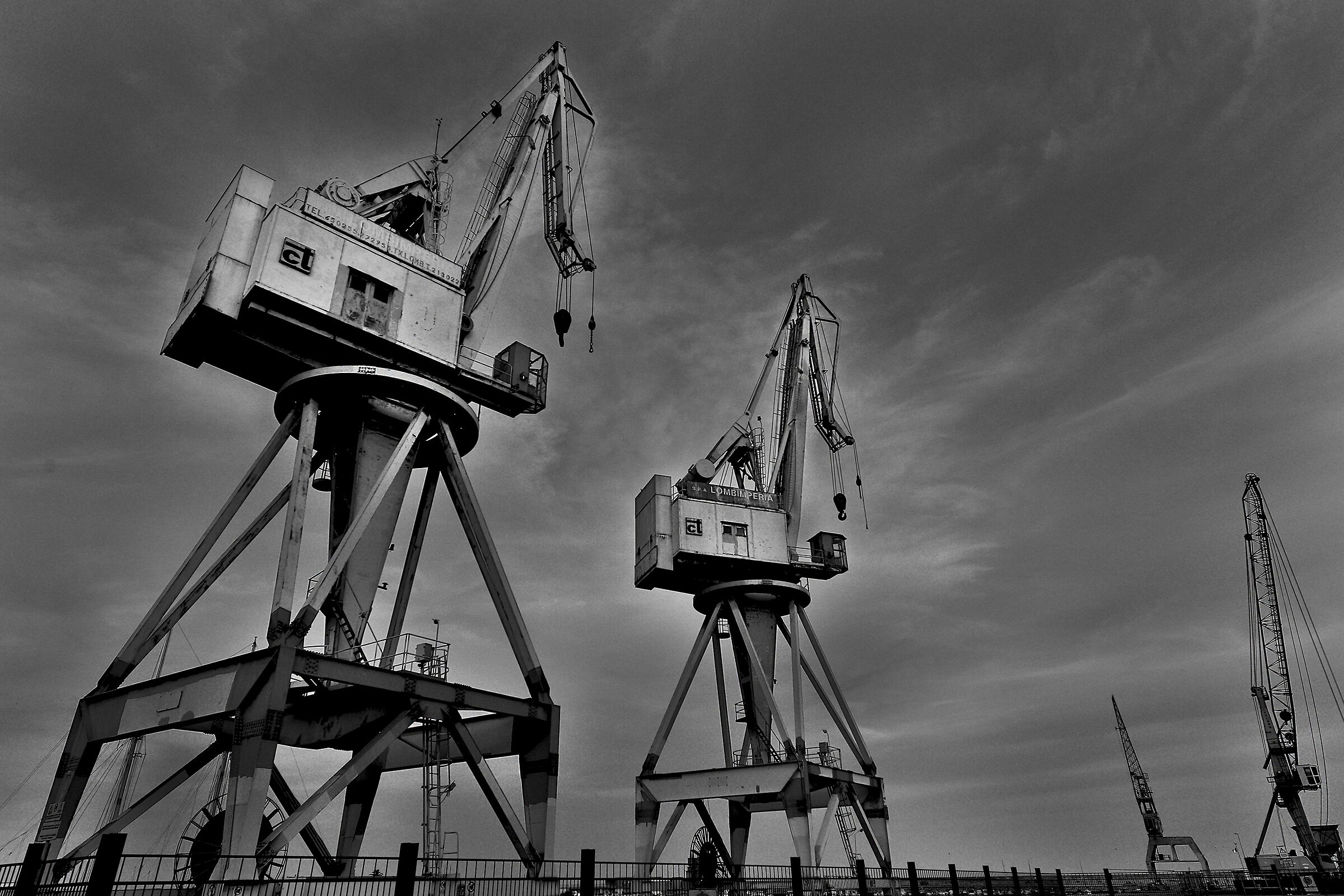 Crane of the port of Oneglia