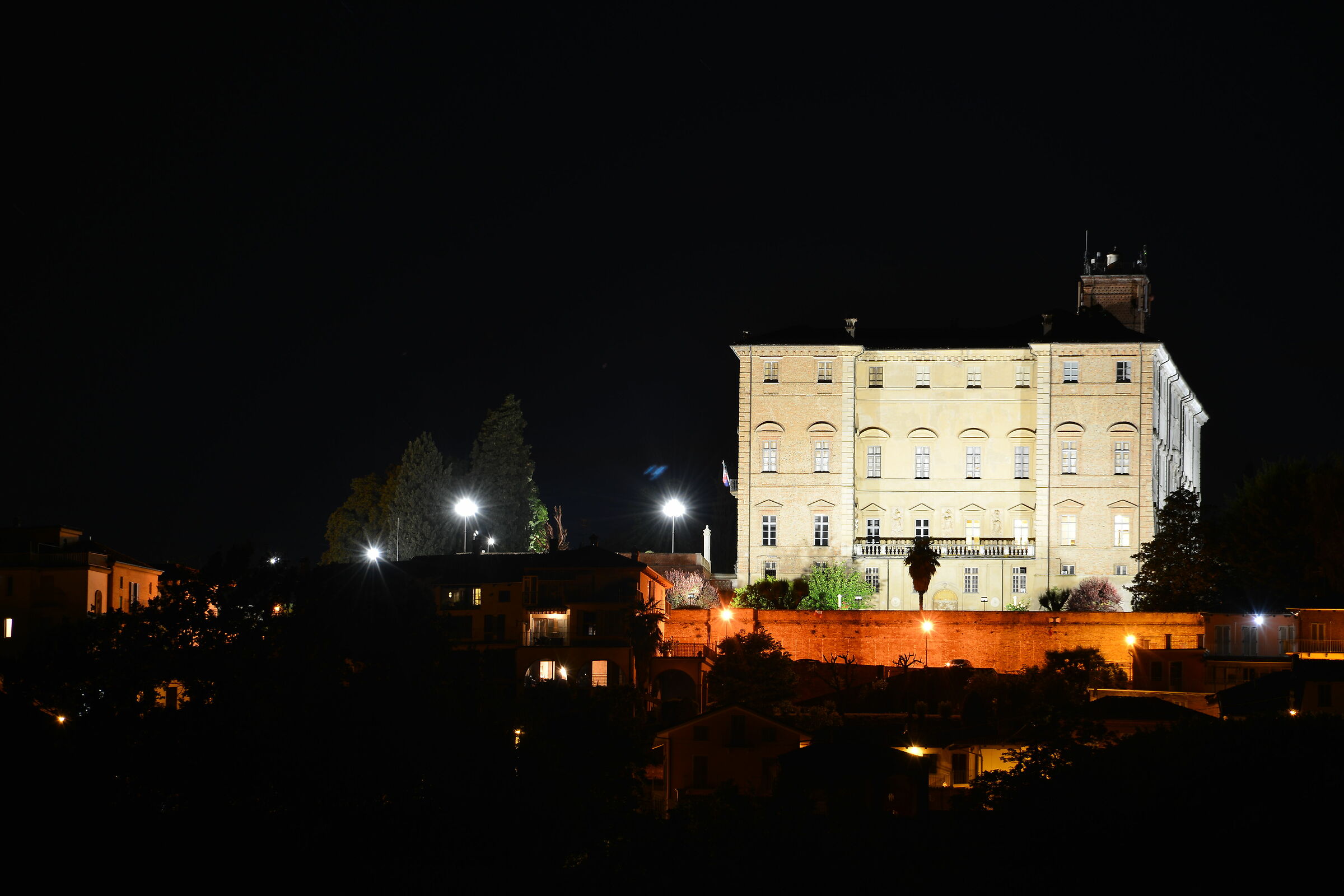 Govone castello by night