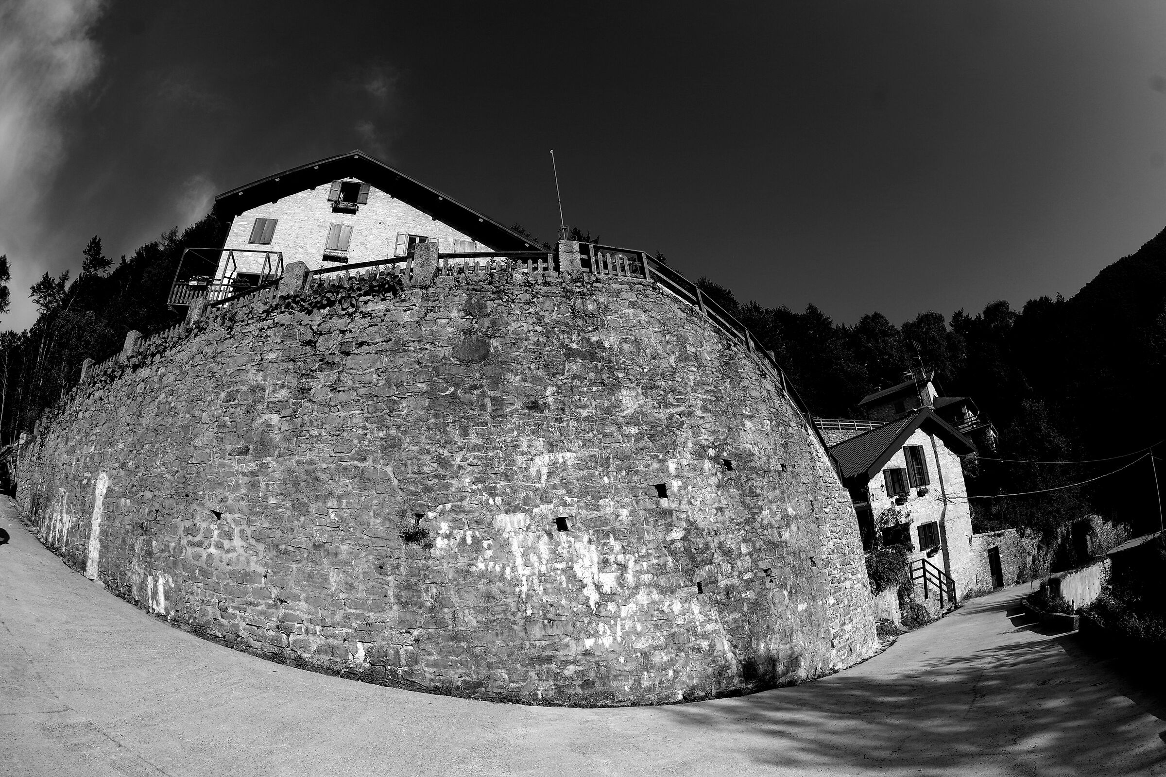 Last houses before the park (Mount San Primo)