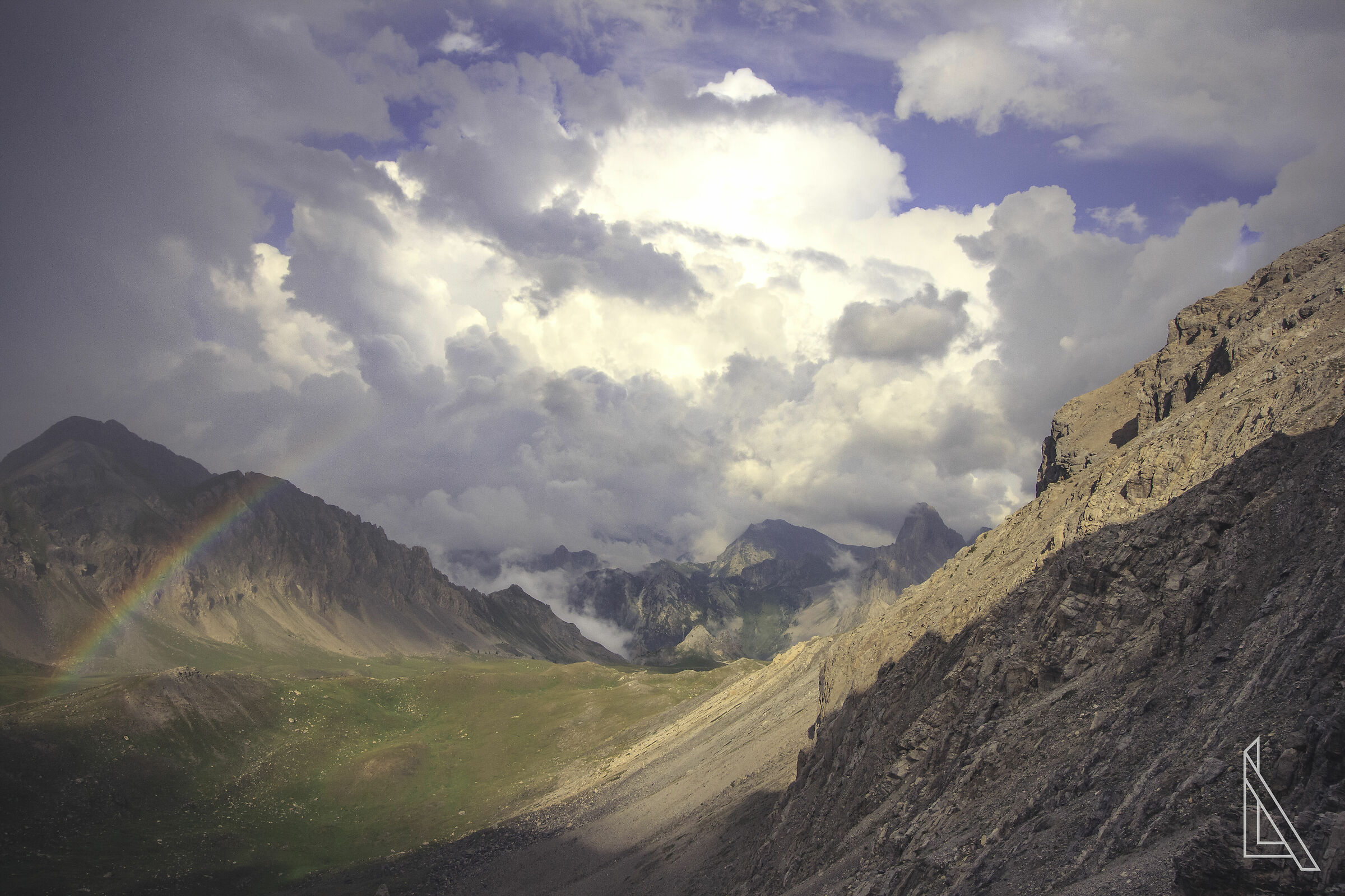 Ehy, the half-rainbow!