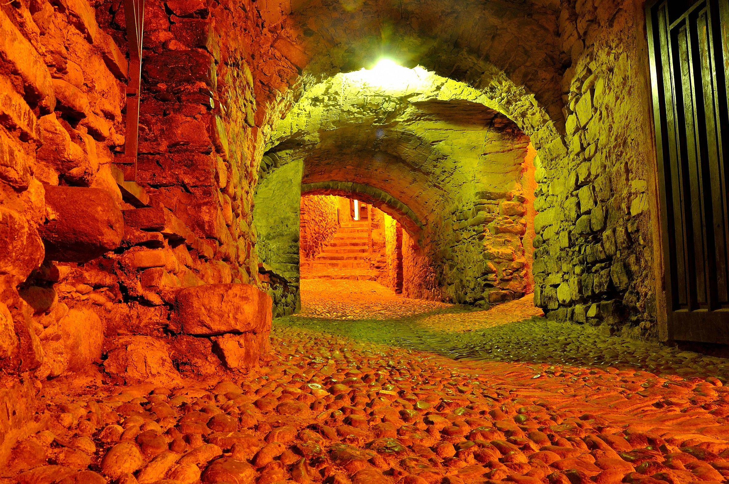 Portico dal basso - Dolceacqua
