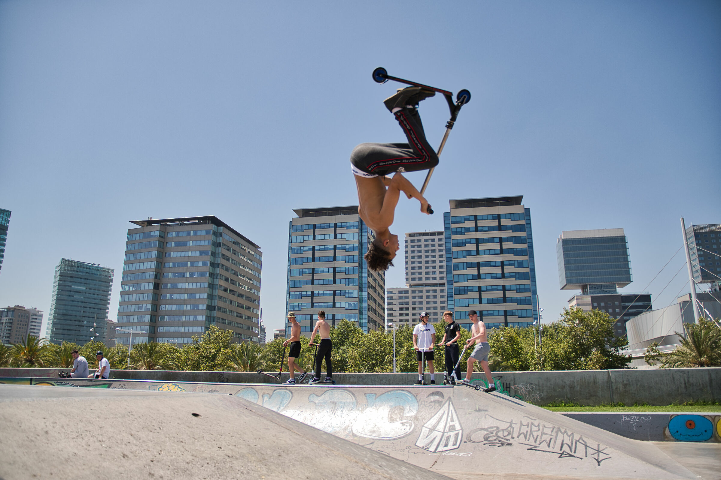 SCOOTER UP SIDE DOWN