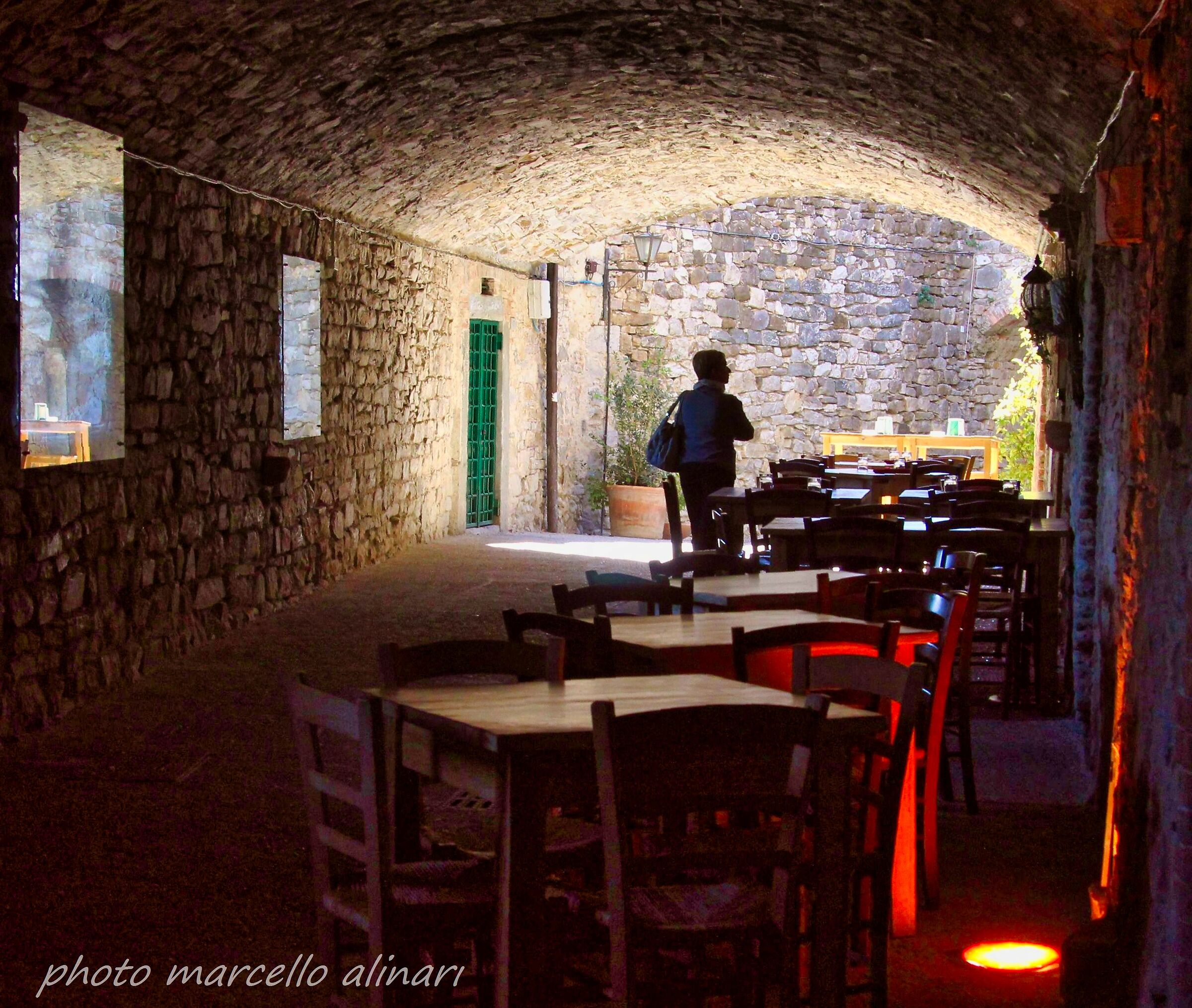 castellina in chianti - il camminamento sotterraneo.