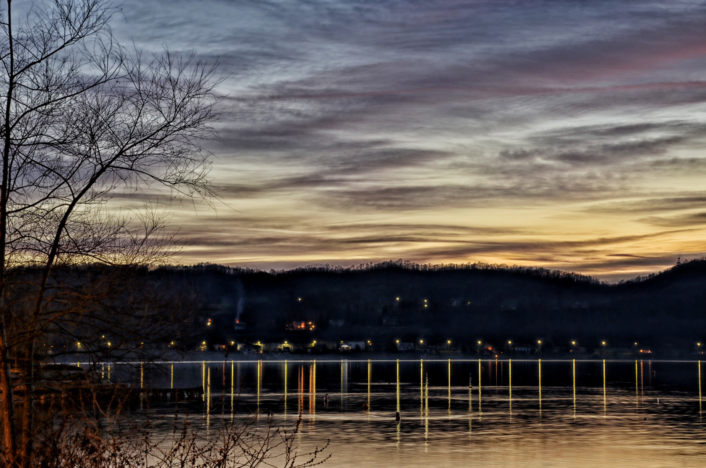 Luci al Tramonto sul Lago