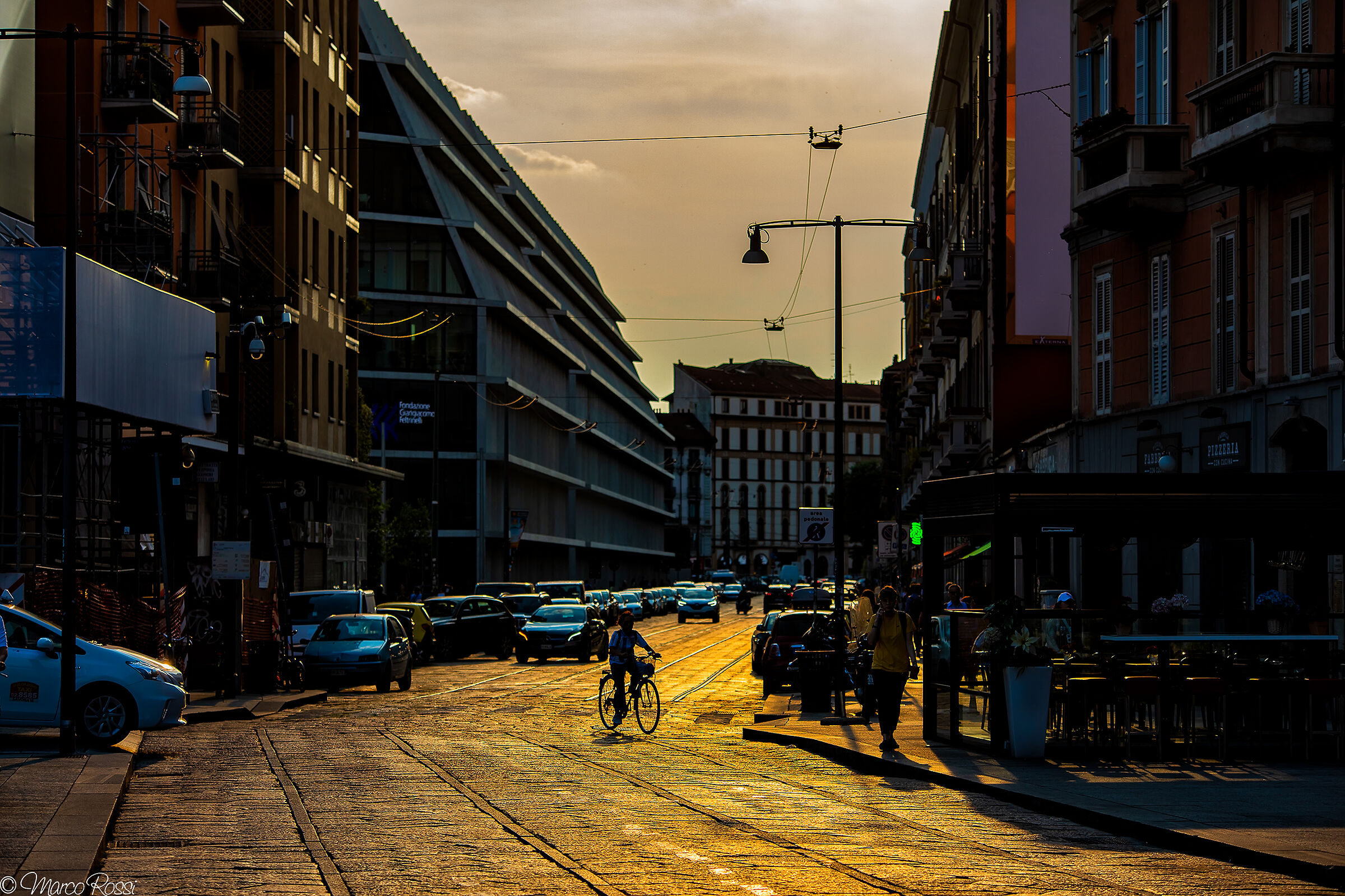 Torrid sunset in Milan