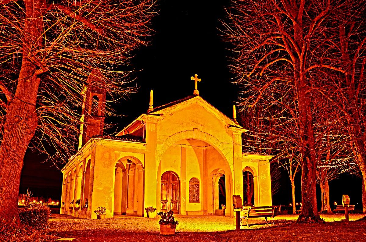 Santuario del Viri Veri in rosso..