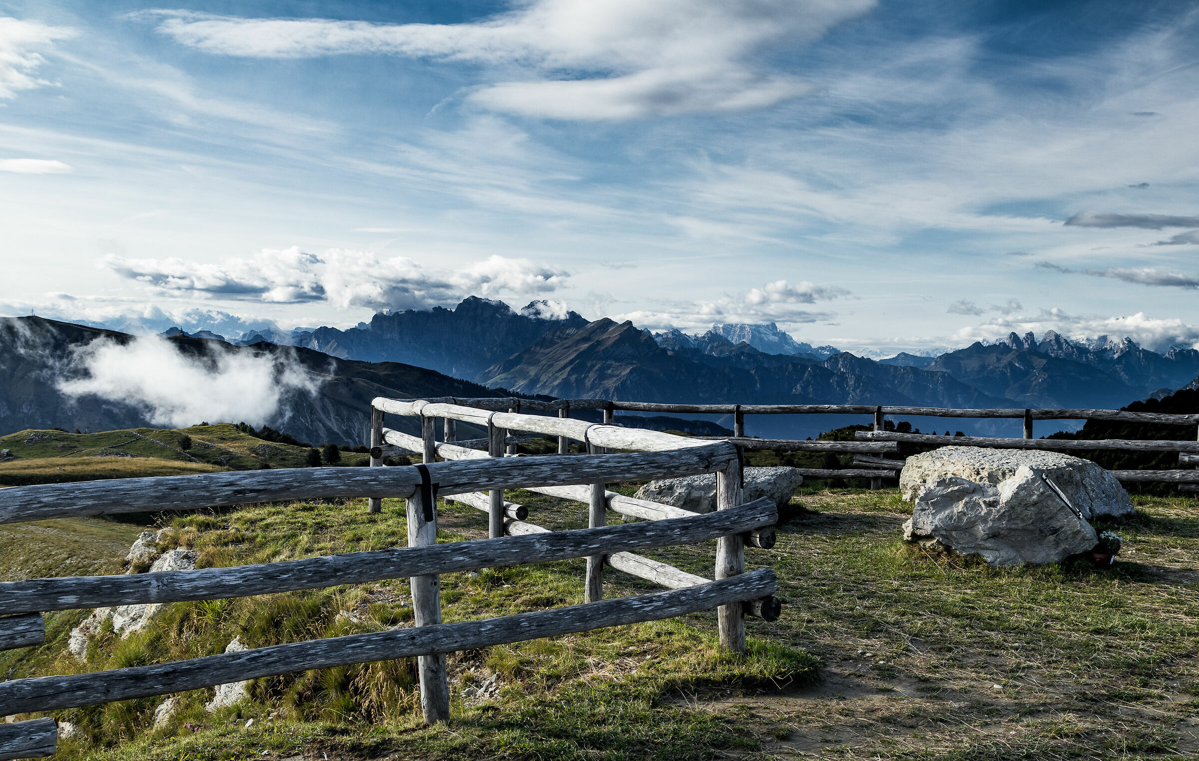 la roccia e le nuvole