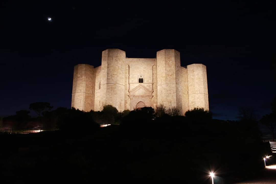 Castel del Monte , Puglia_