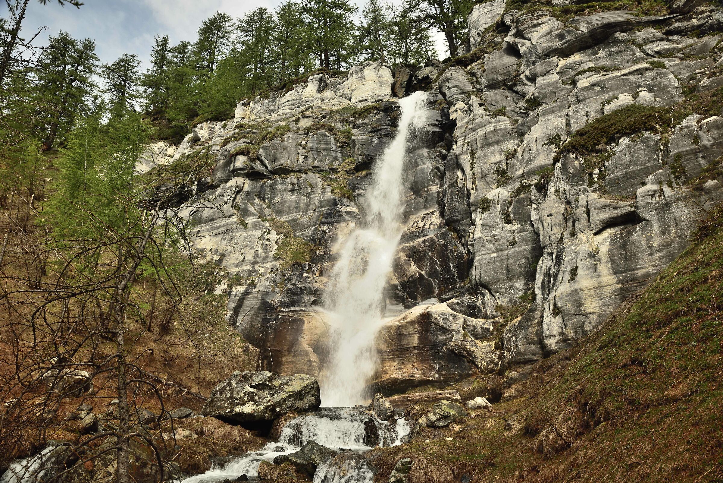 waterfall along the return path from the Alpe Valdeser