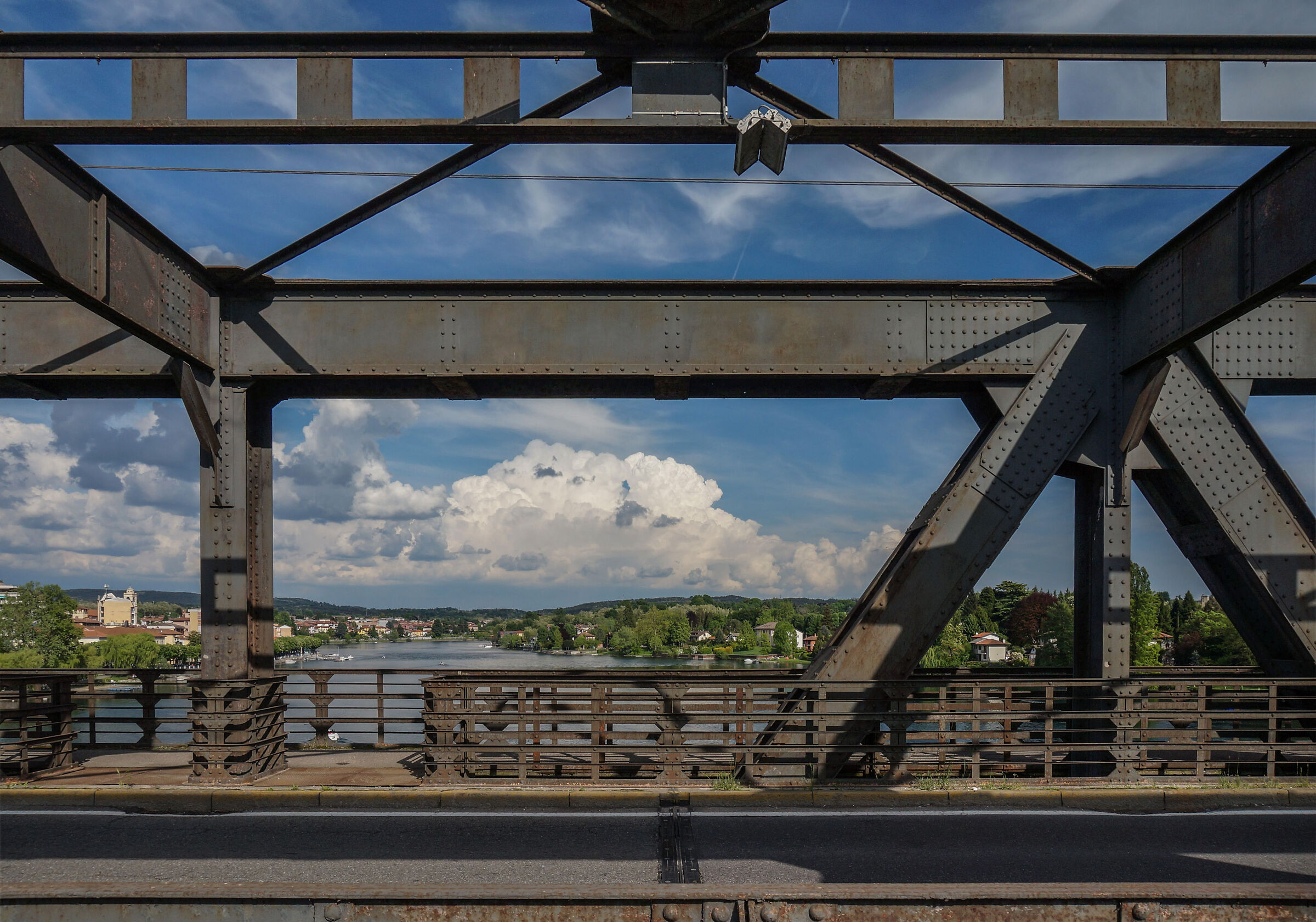 Sesto Calende e Castelletto Sopra Ticino dal ponte - 1