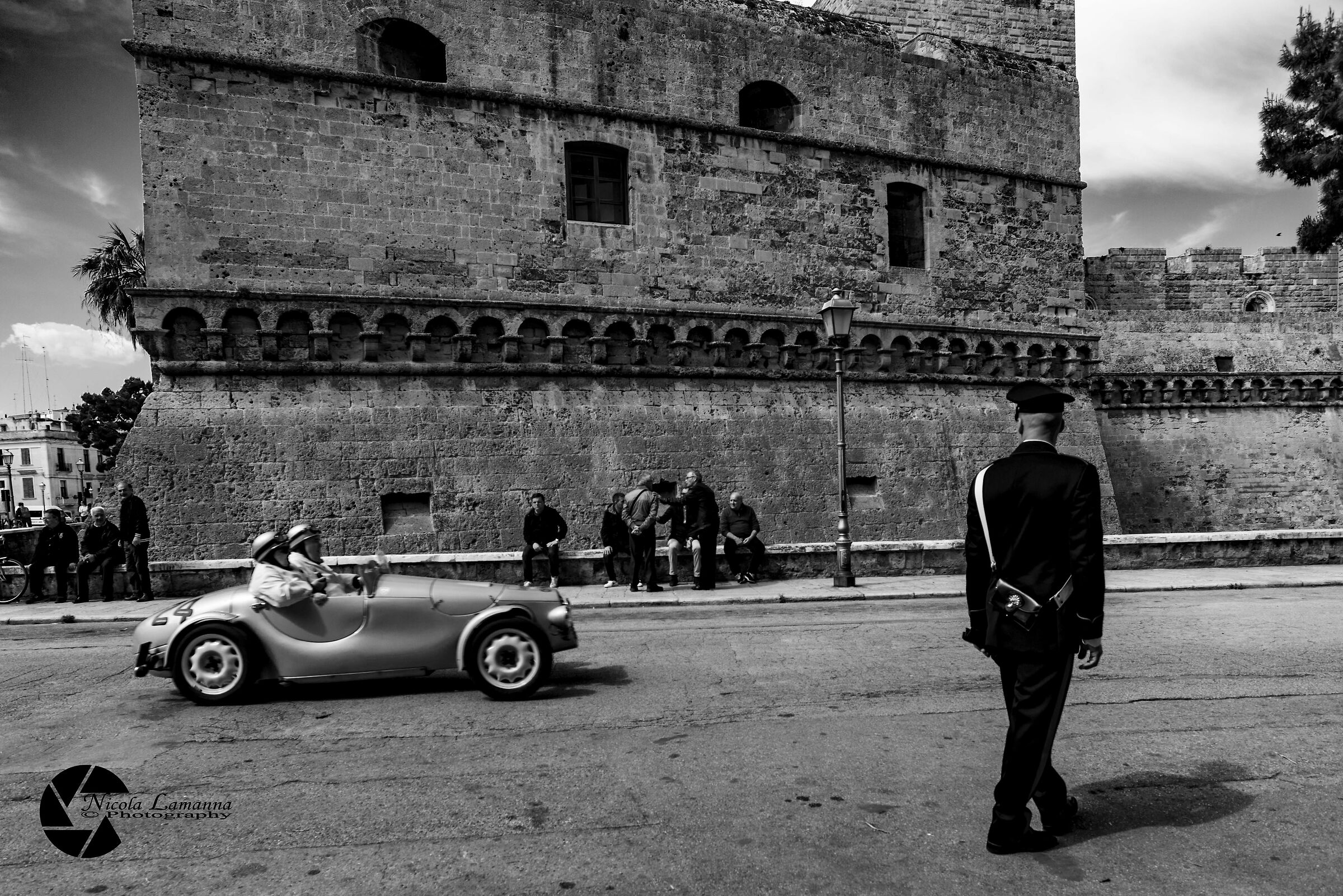 L'auto e ul carabiniere