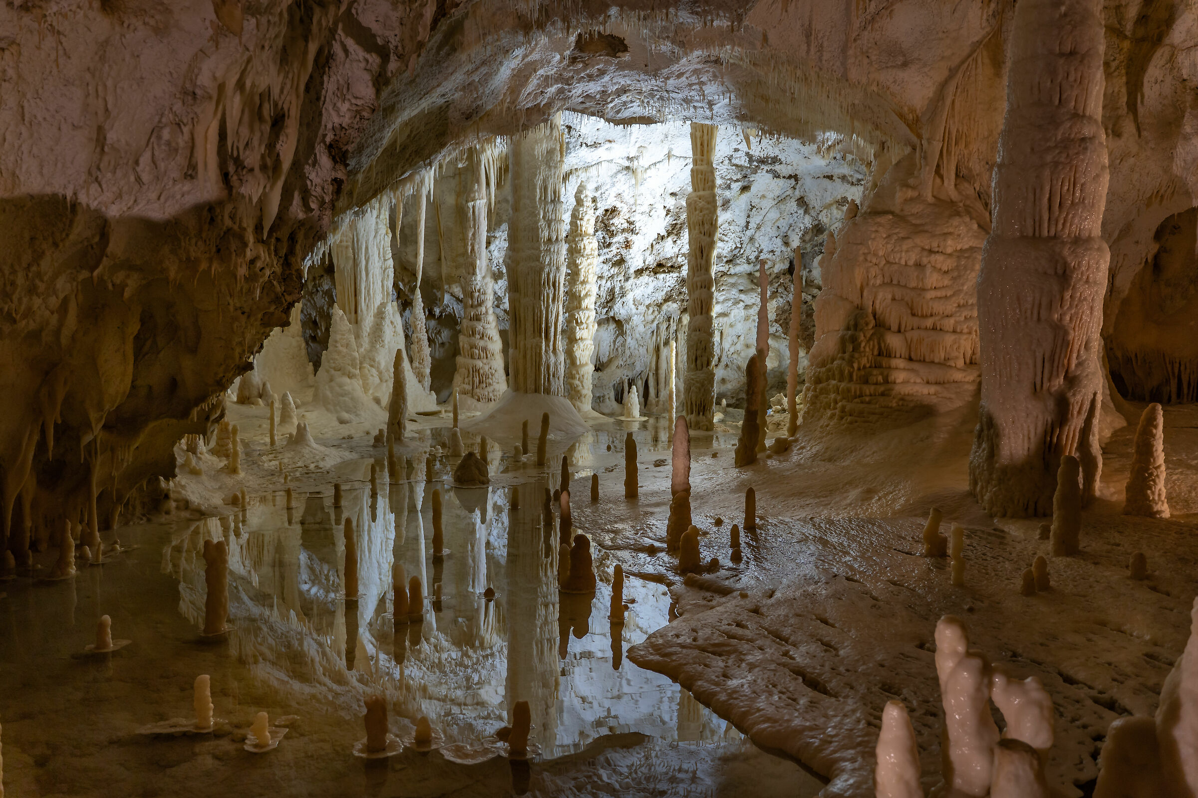 Frasassi caves