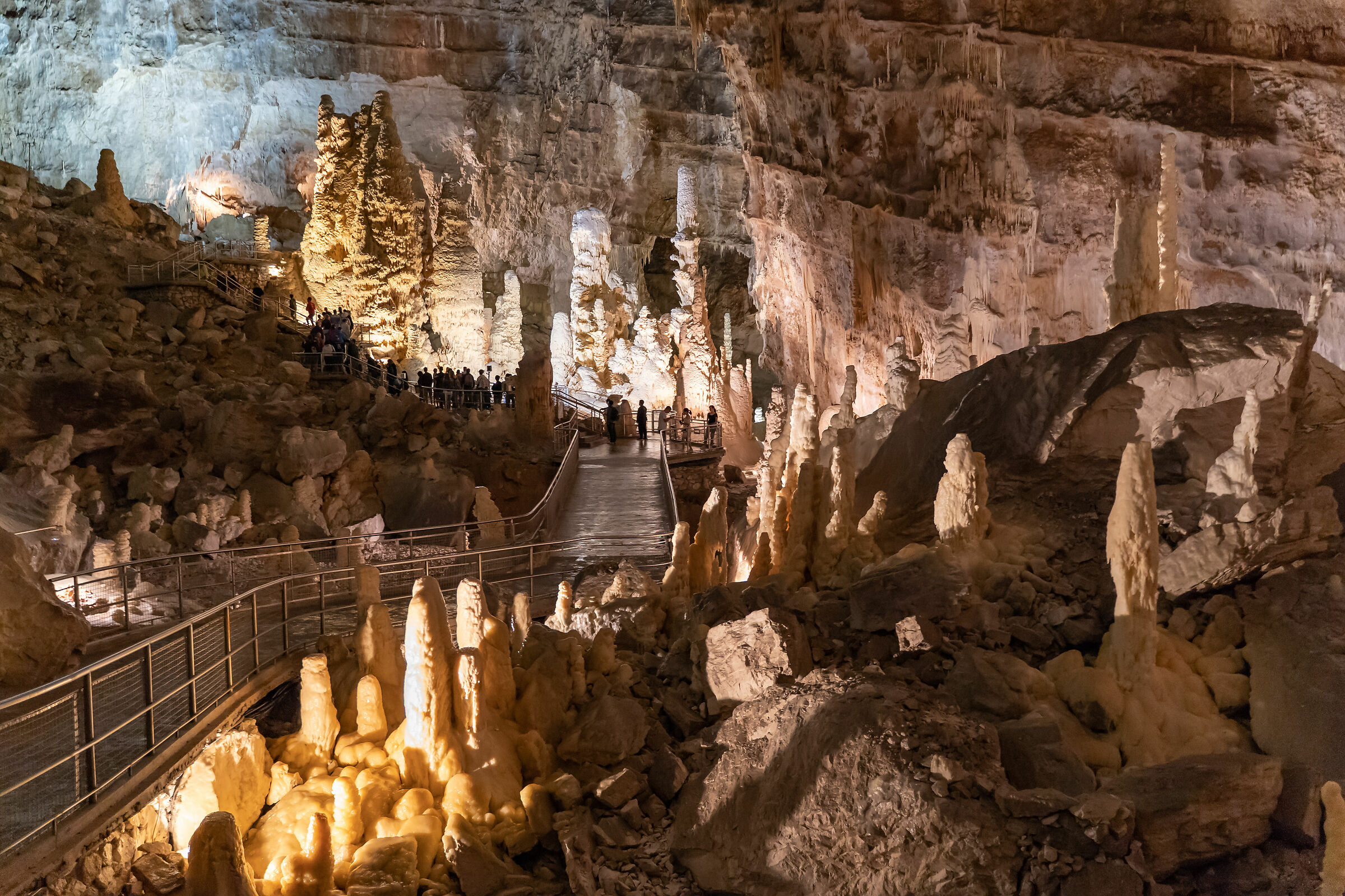 Frasassi caves