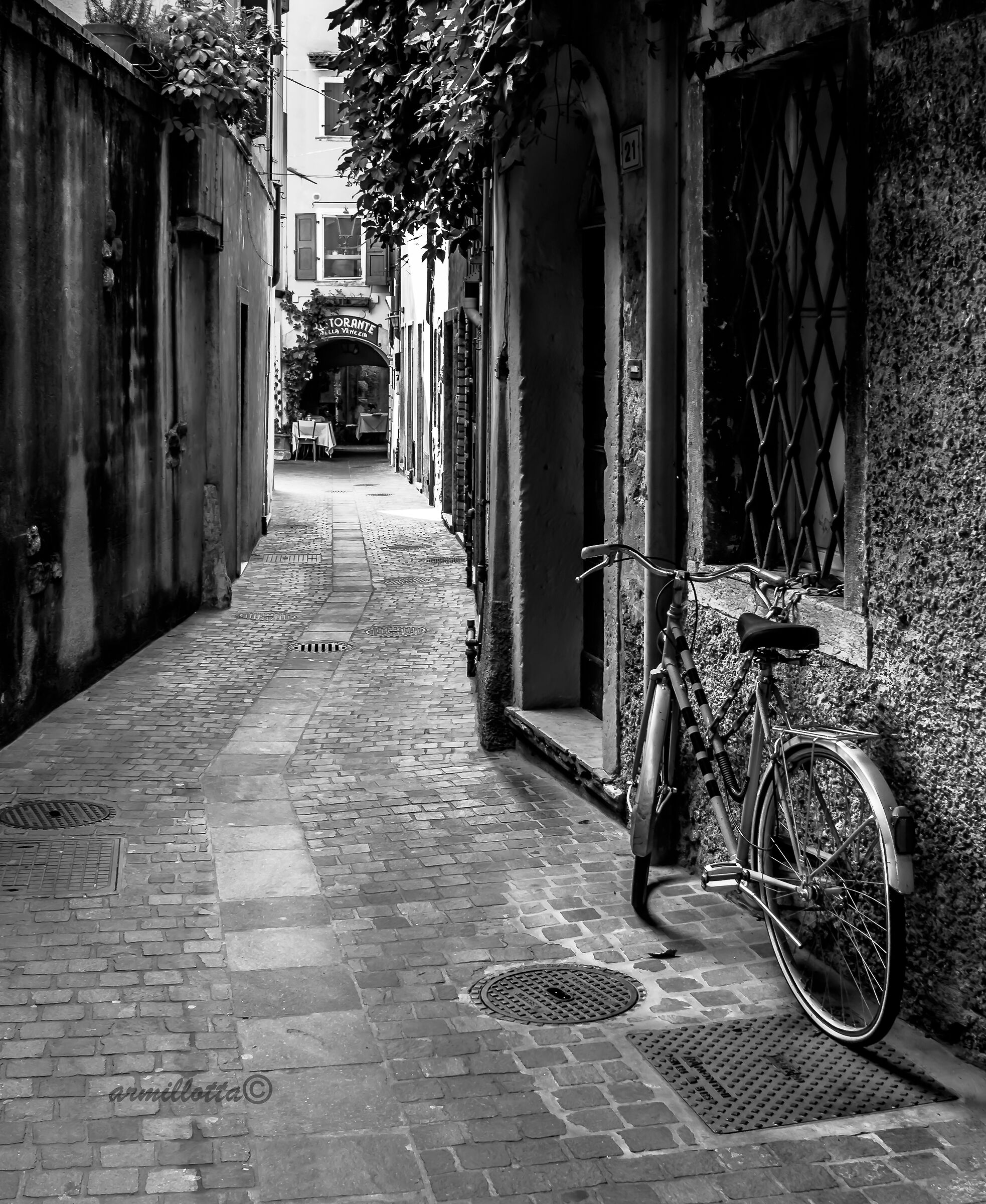 vicoletto con bici
