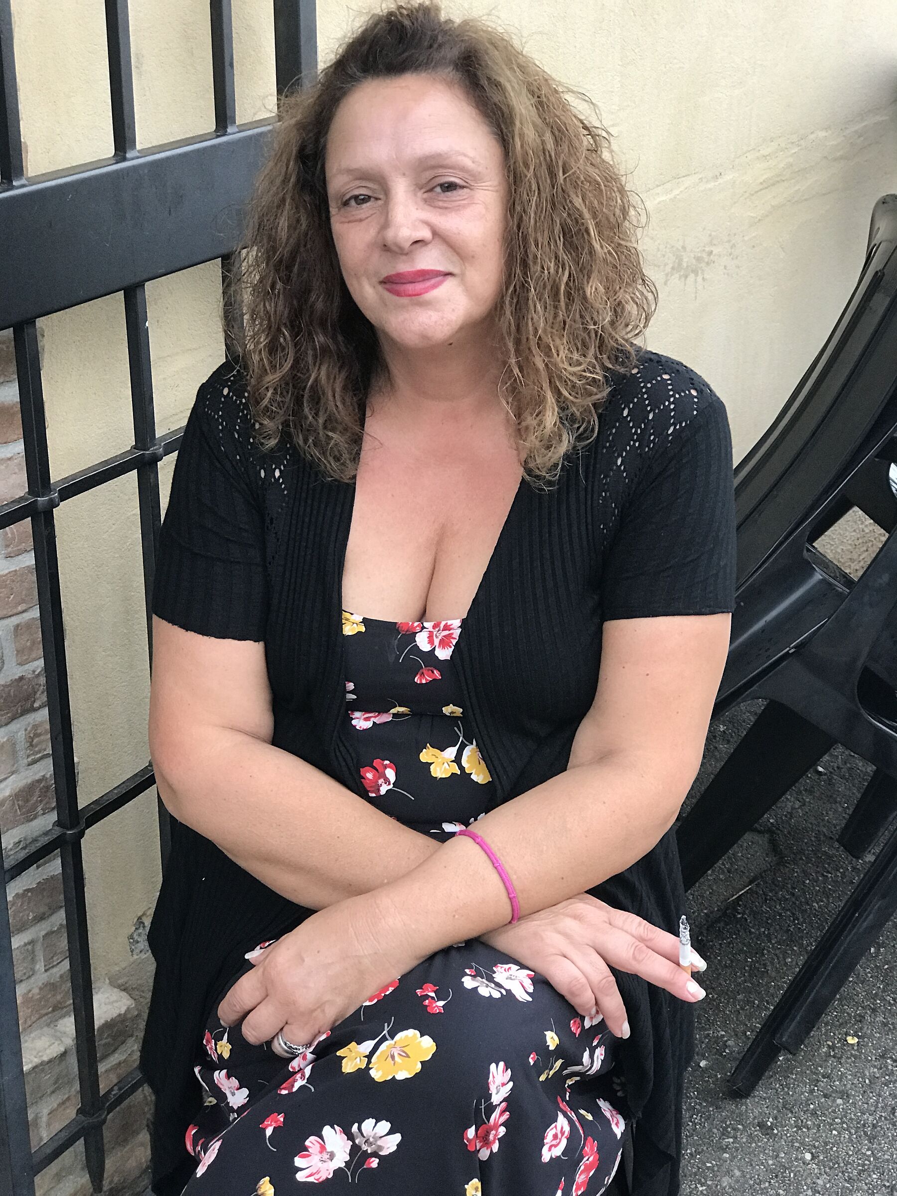 Tra un caffè e cappuccino, la Tina fuma!