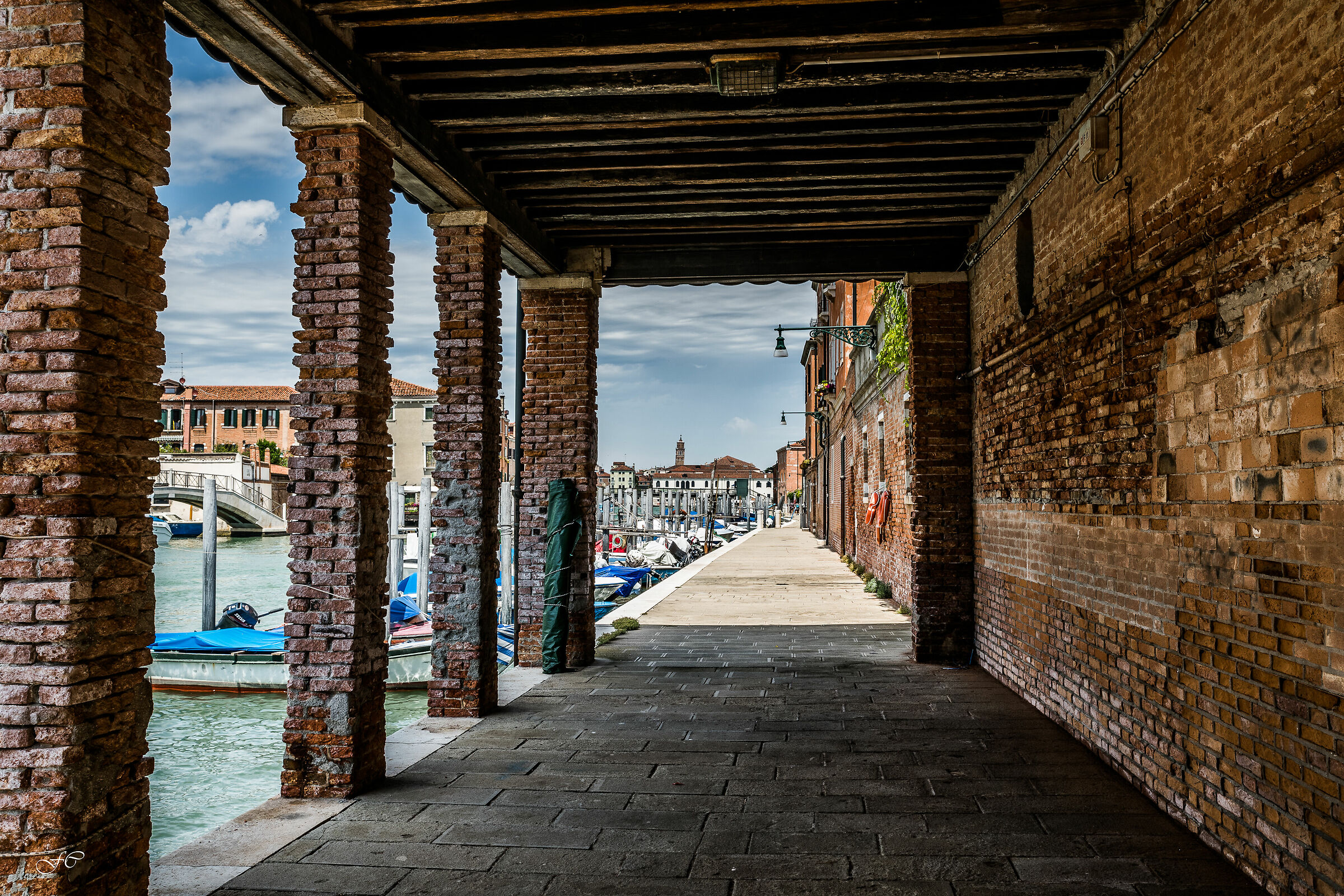 Venetian subportico