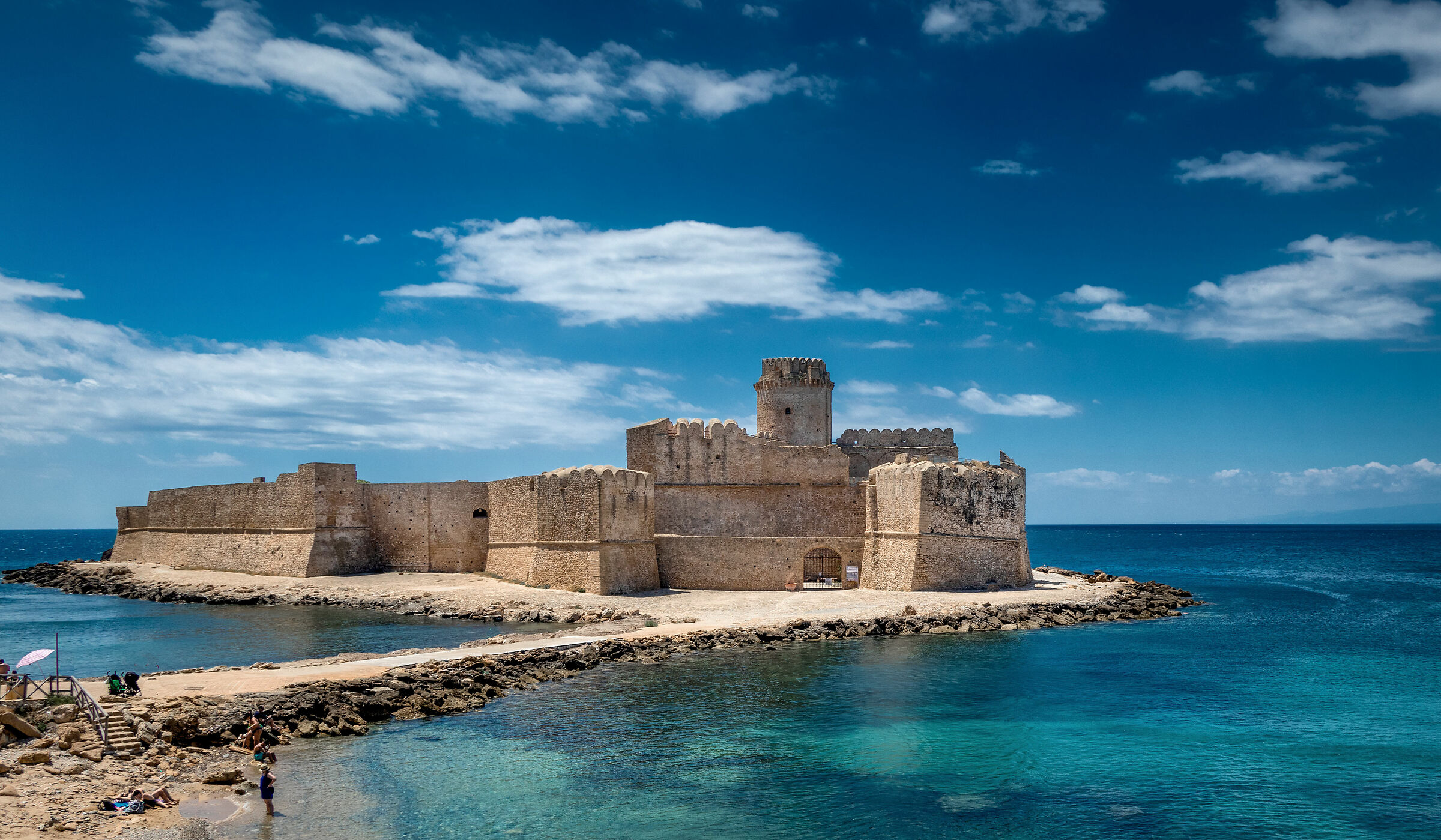 Le Castella, a sunny July morning