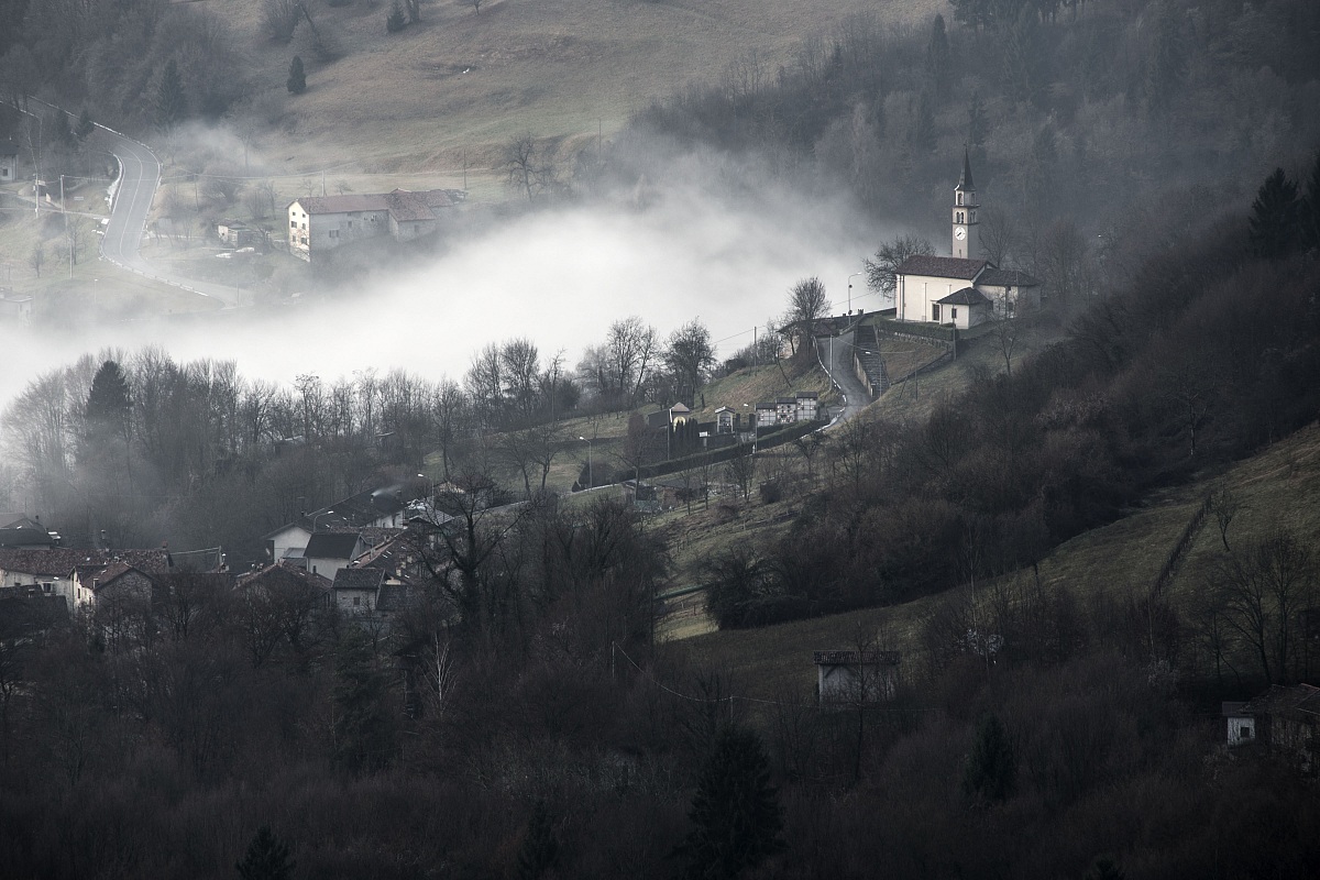 un po di nebbia bassa a colori