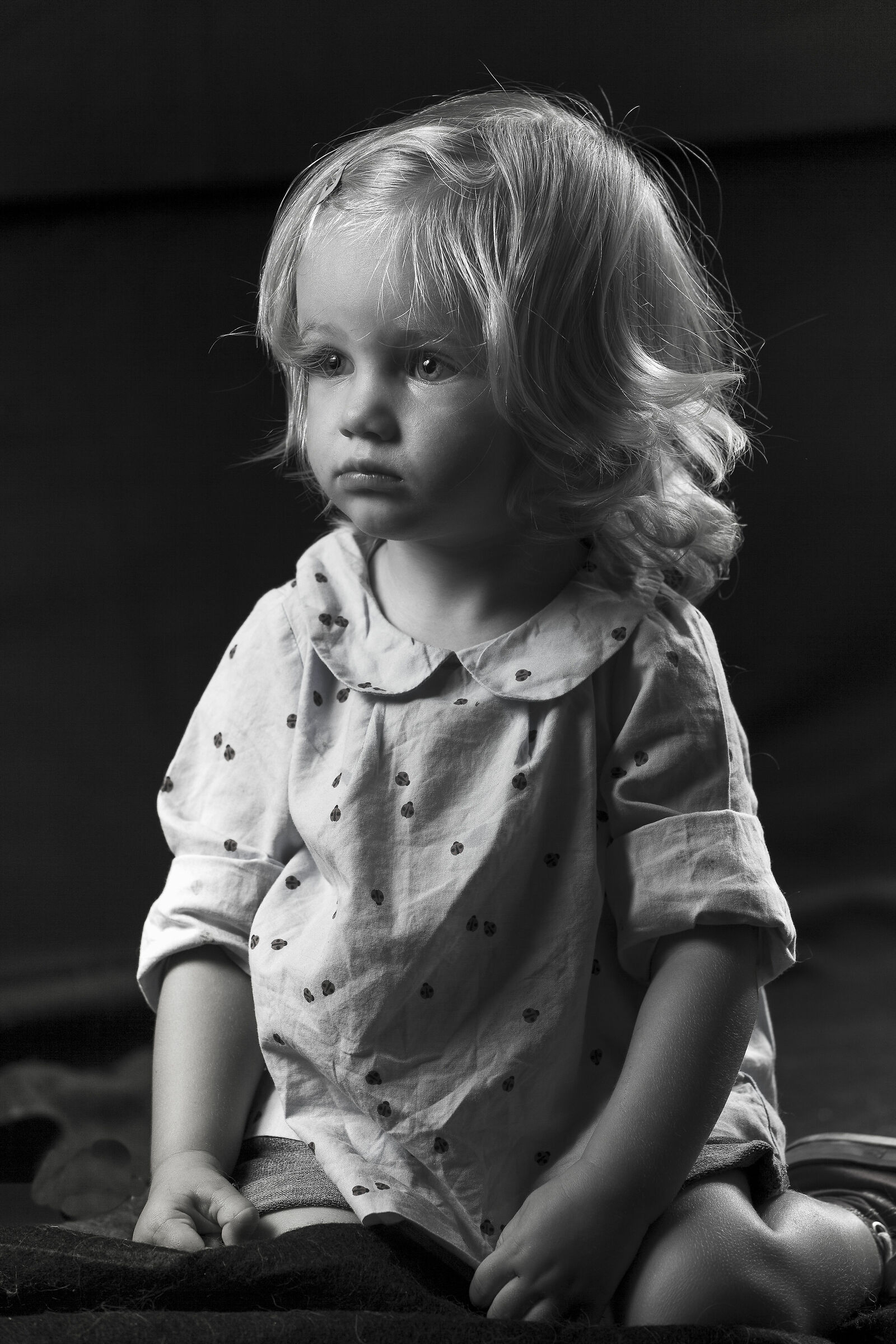 una bambolina in b&w