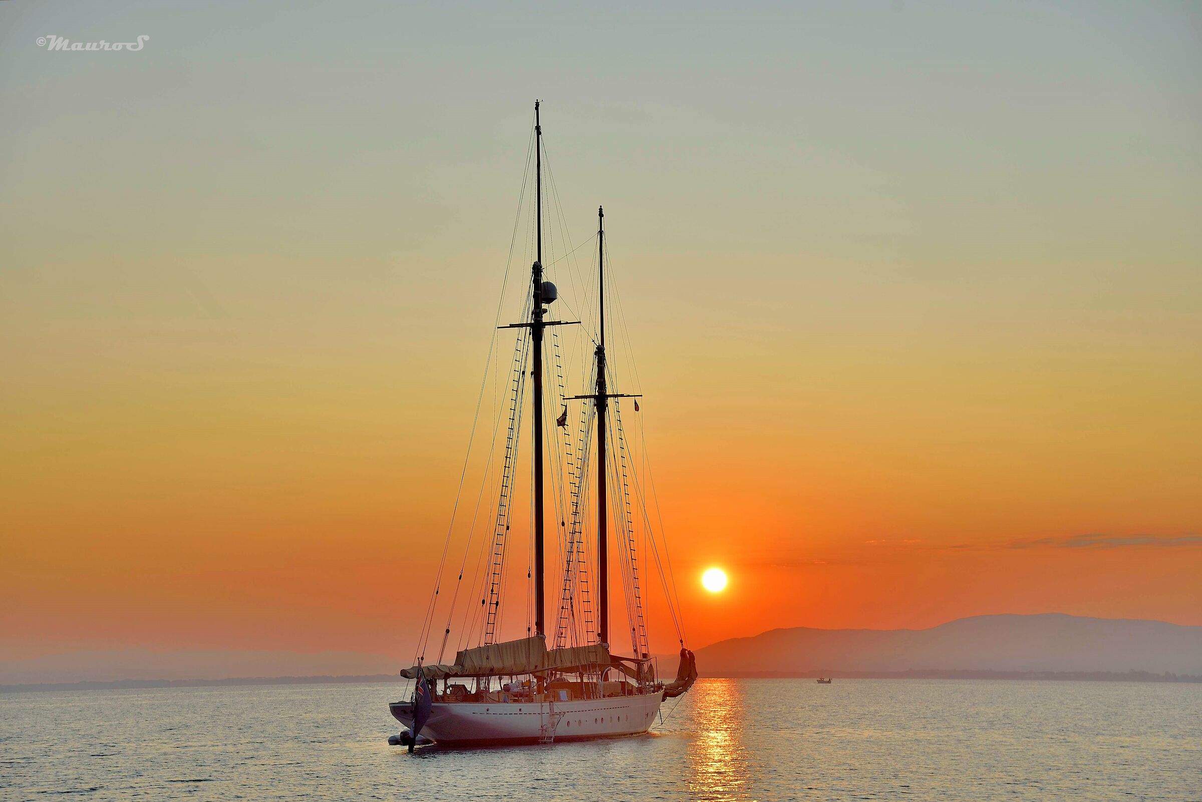 il Panfilo di Errol Fynn a Porto Santo stefano all'alba