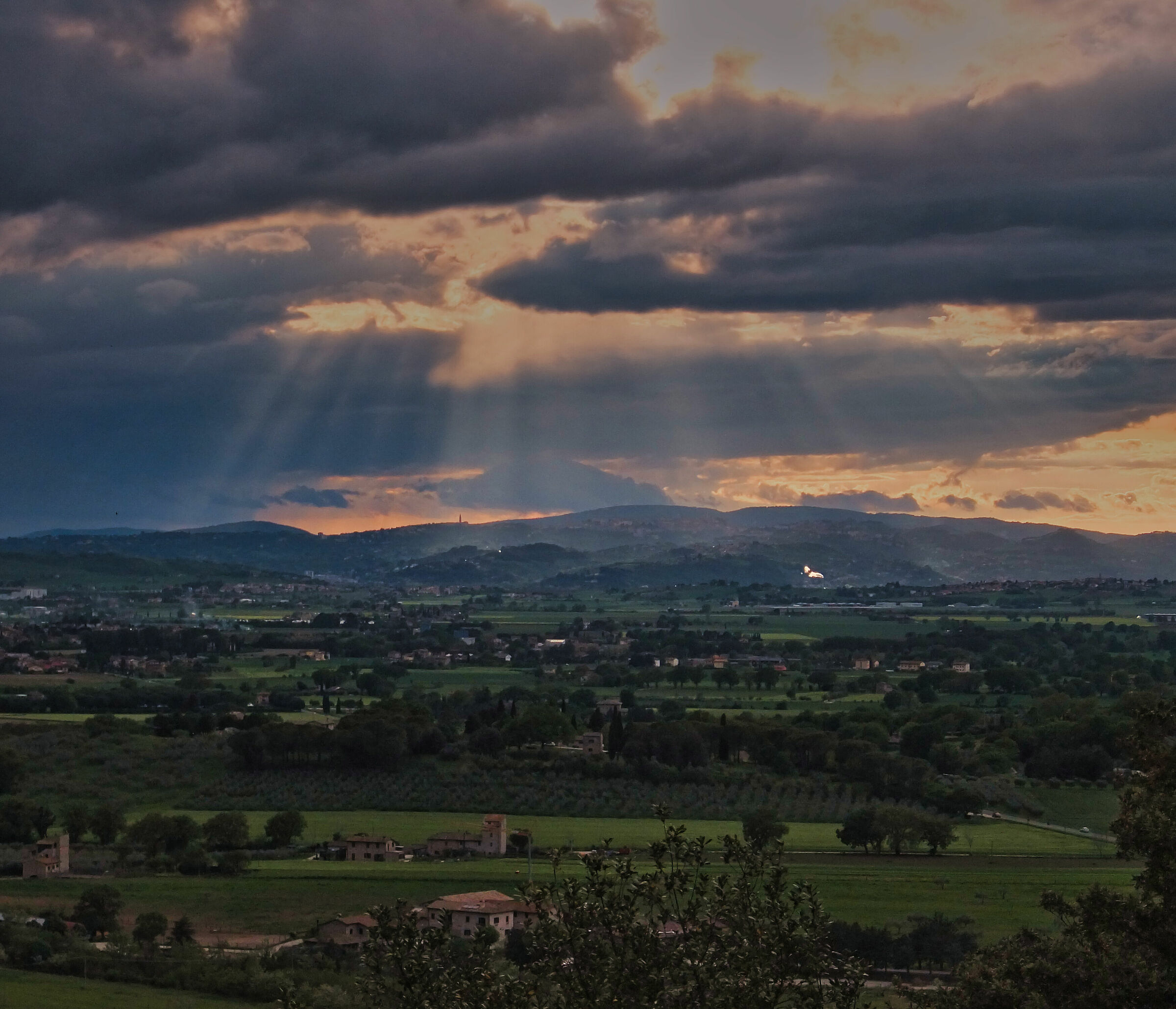 raggi di sole sulla valle Umbra