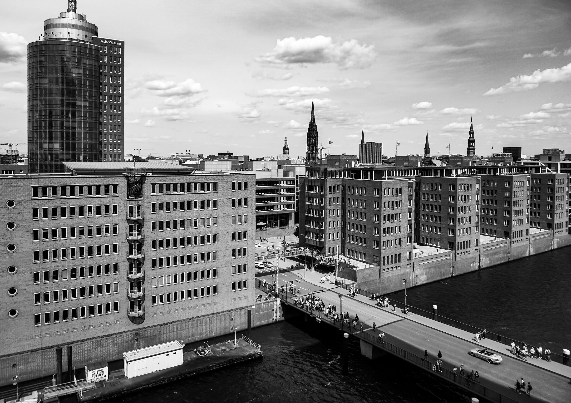 Hamburg as seen from Elbphilharmonie