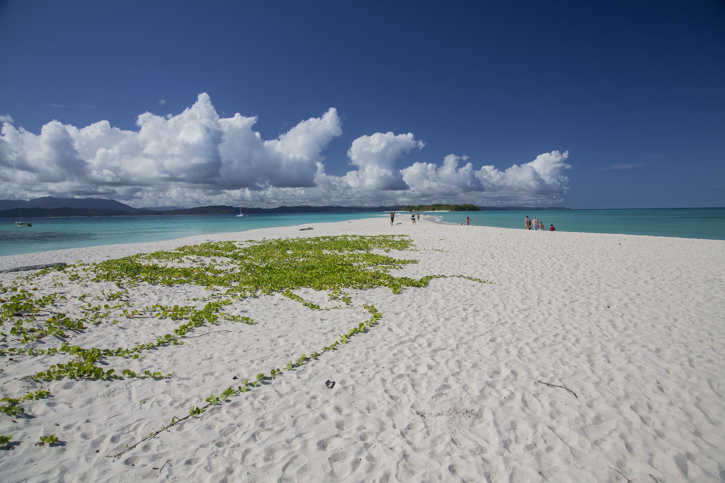 Sand tongue between 2 islands