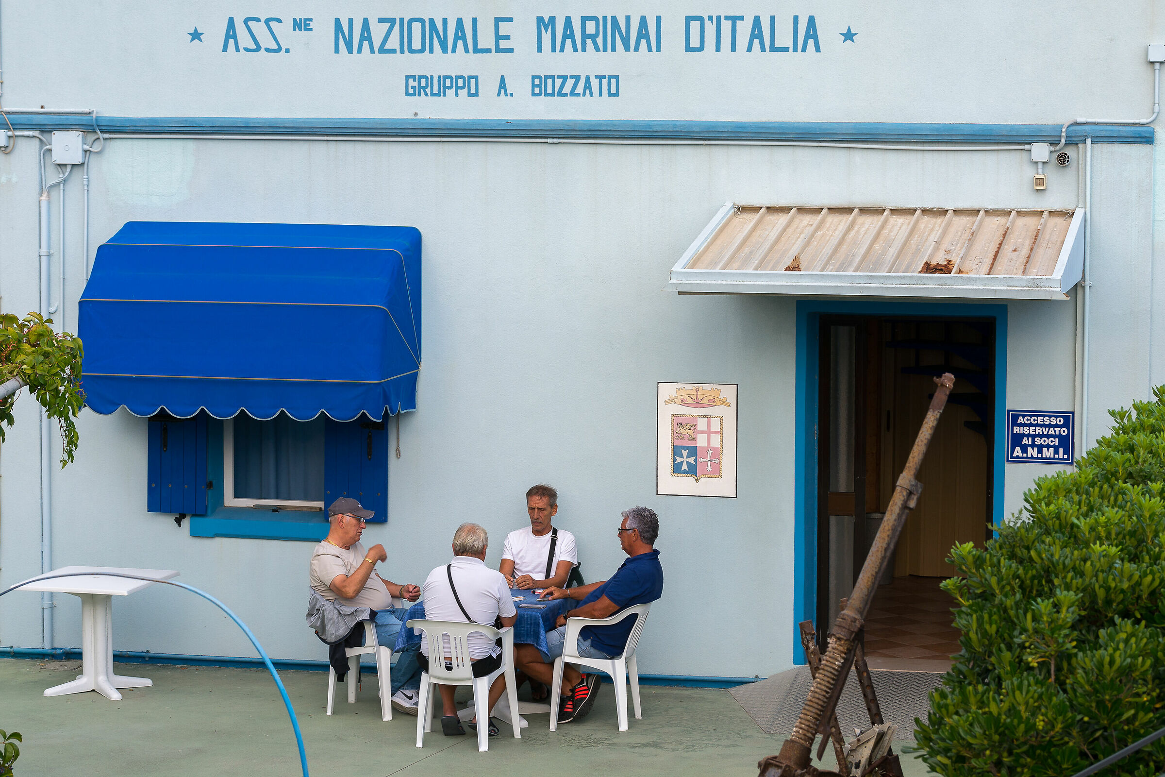 Eravamo 4 amici al bar............