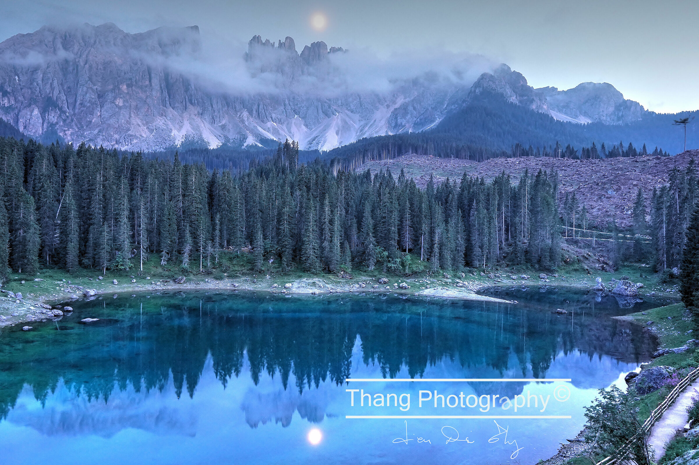 Lago di Carezza by night