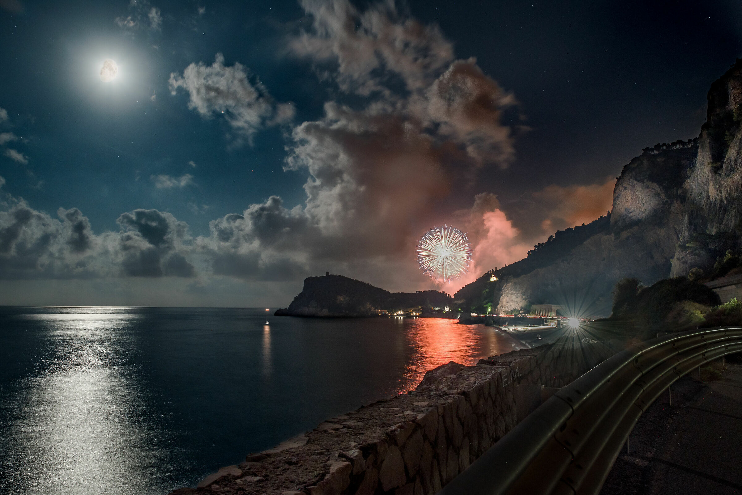 Baia dei Saraceni - Fuochi d'artificio e Luna