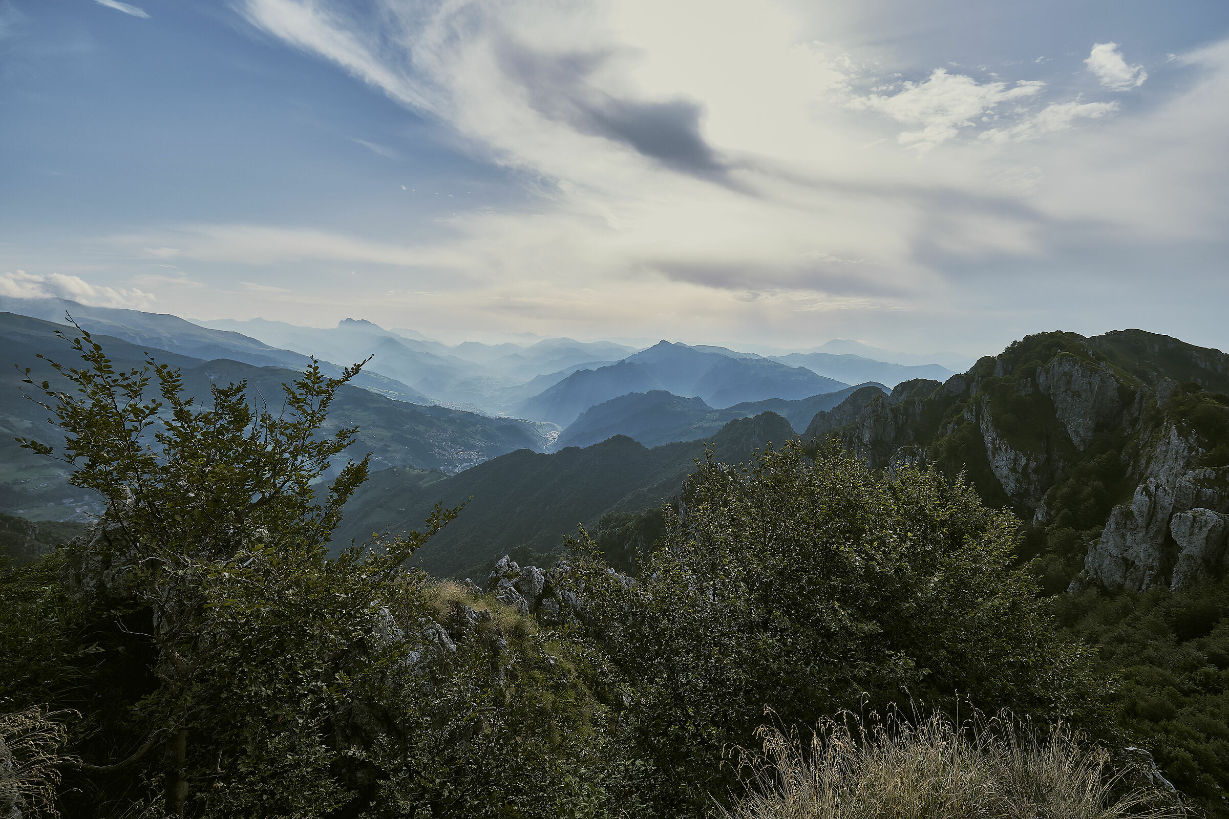 Looks at distant worlds