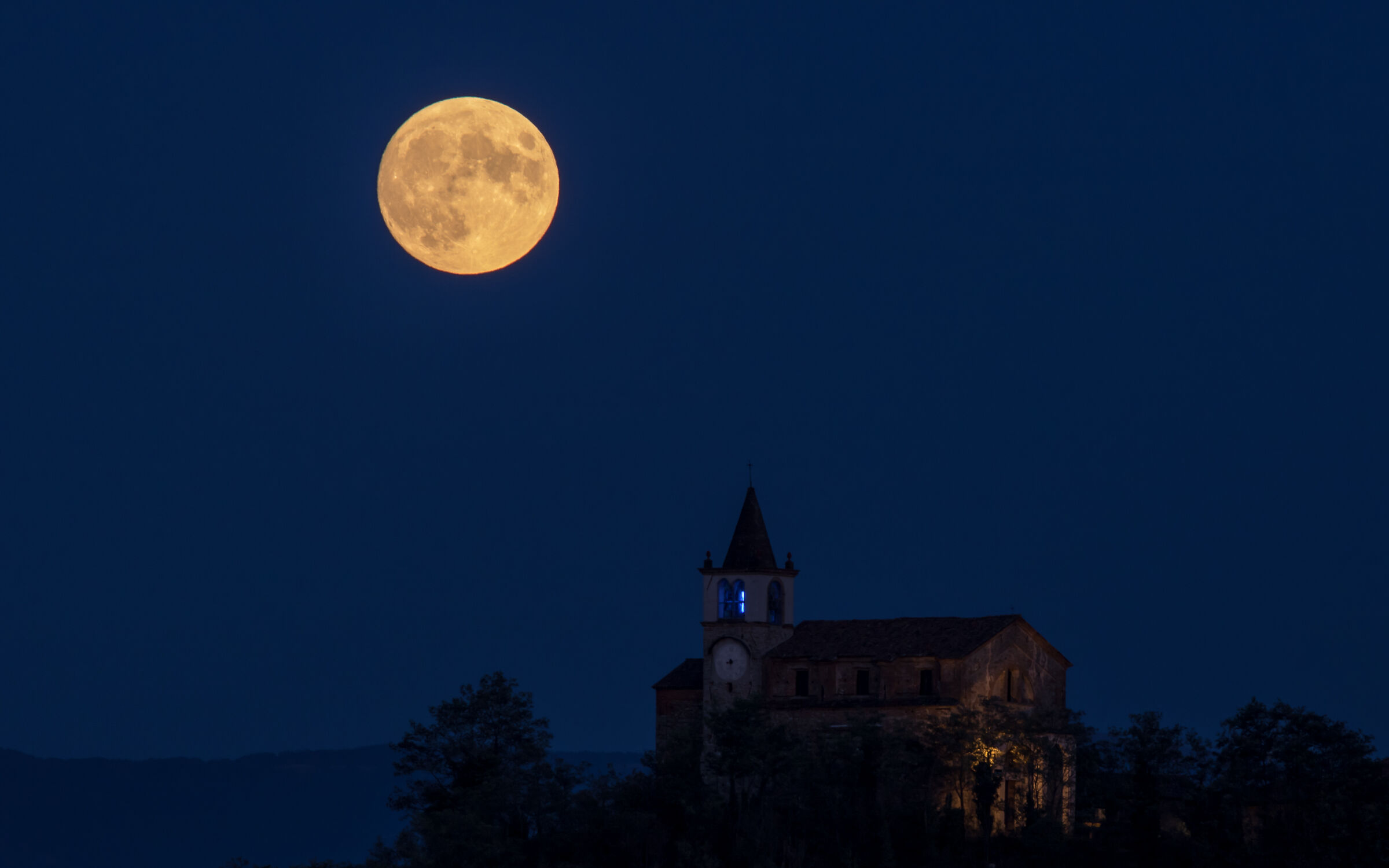 La luna dietro la chiesa del mio paese - 14.08.19
