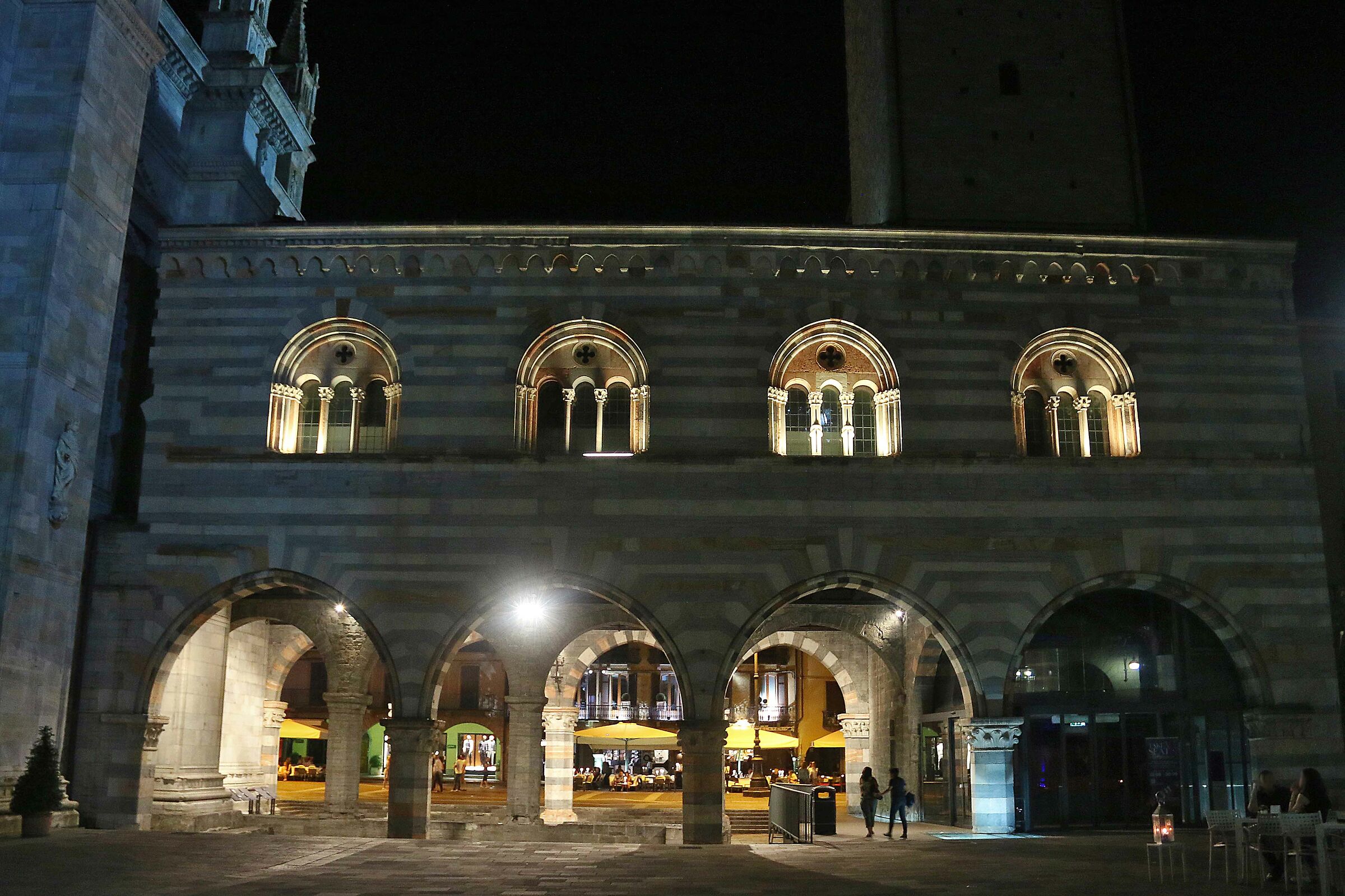 In Como by night