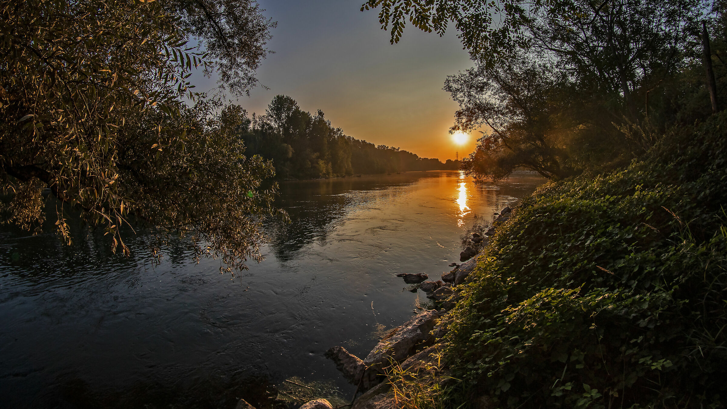 E il fiume scorre lento