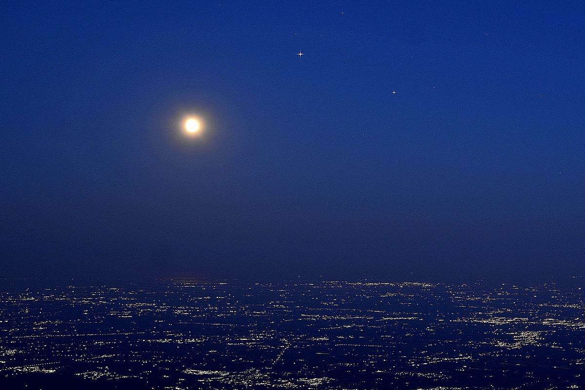Riflessi nella laguna di Venezia con Saturno e Antares