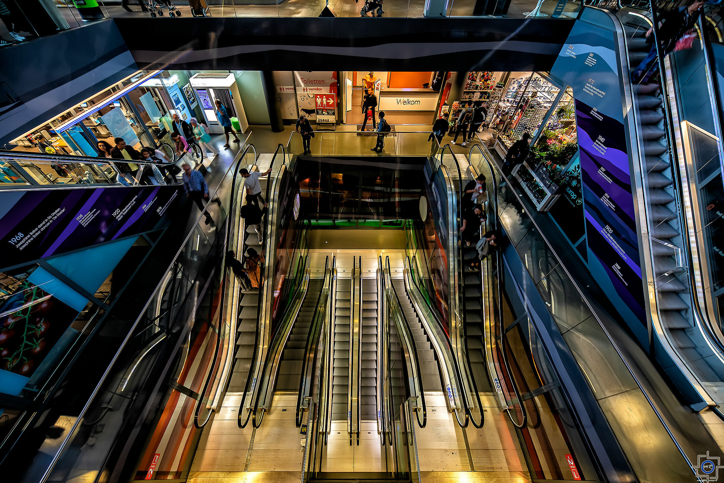 C'è chi scende c'è chi sale