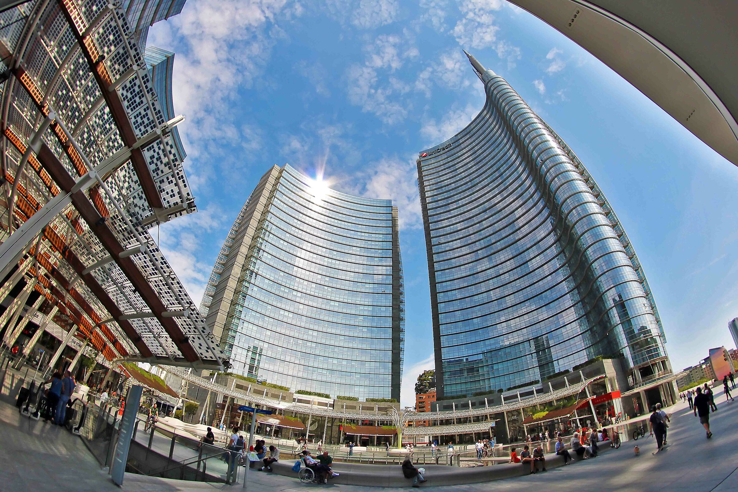 Piazza Gae Aulenti - milano -