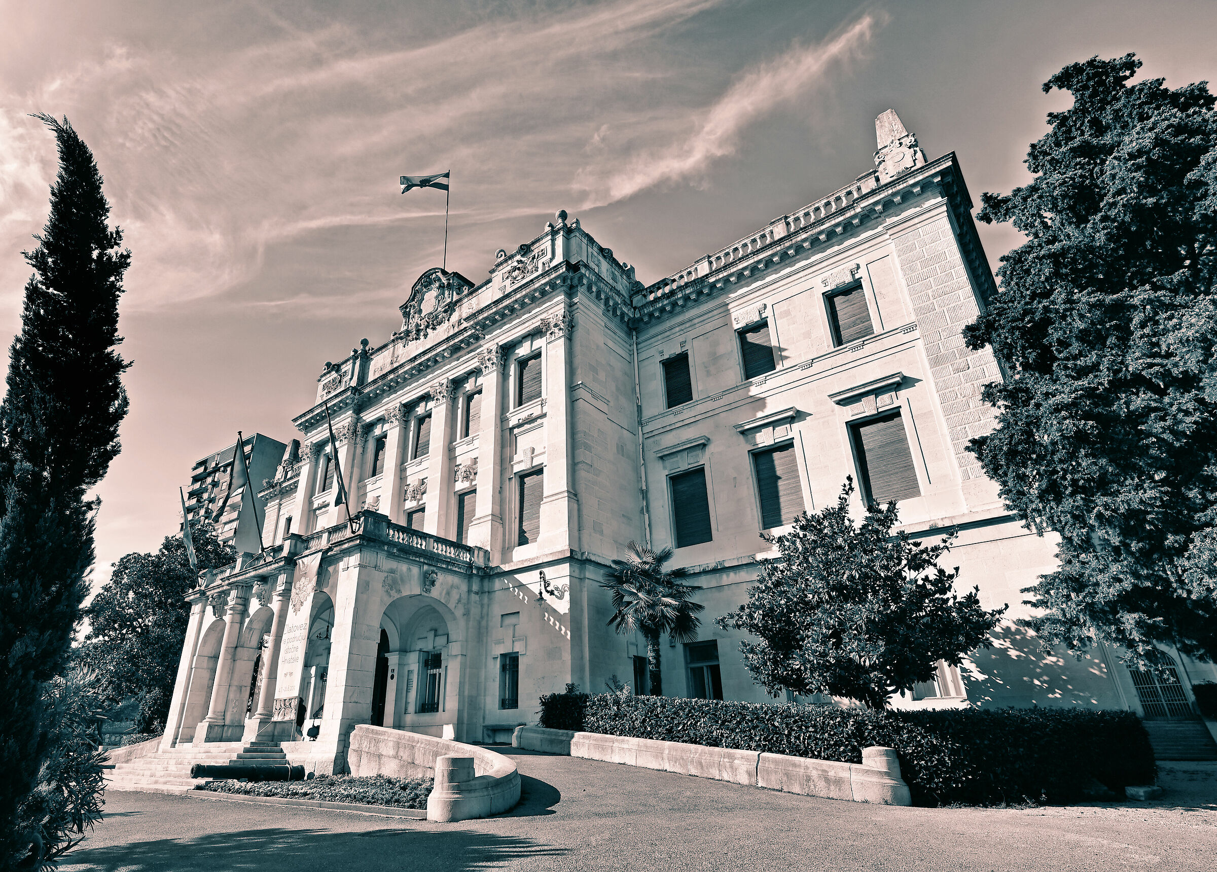 River, Government Palace