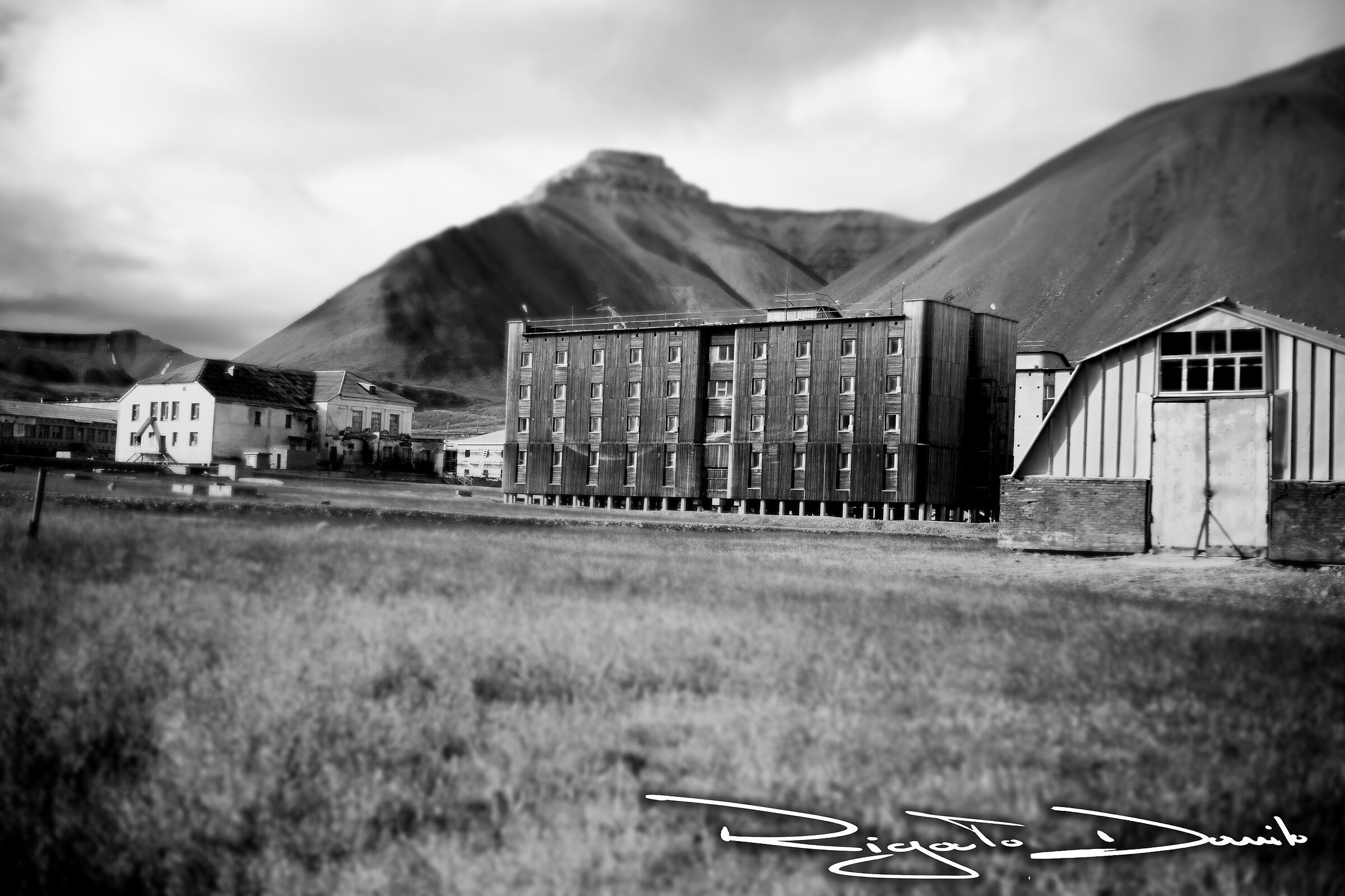 City of pyramiden called Ghost town