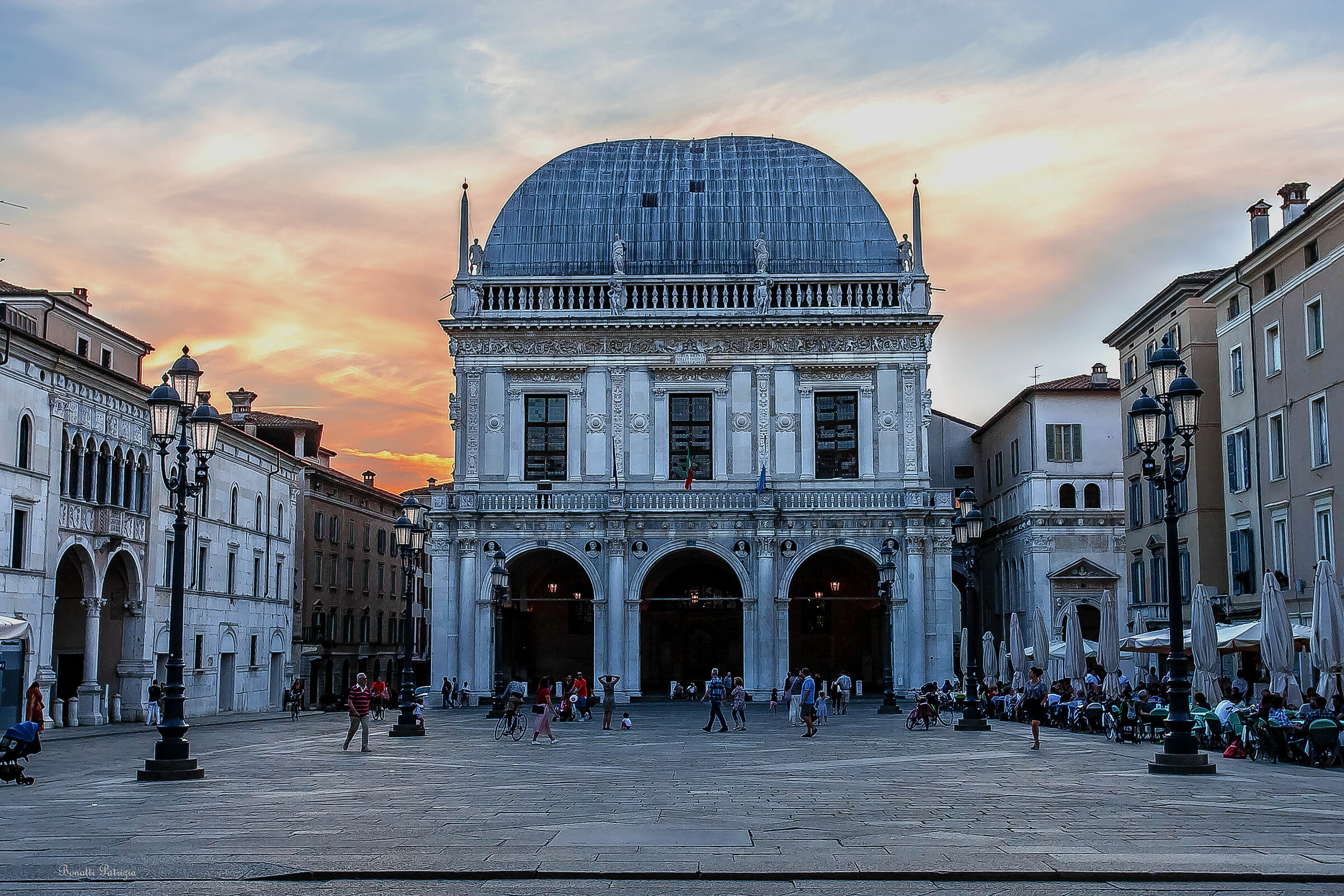 Loggia Square