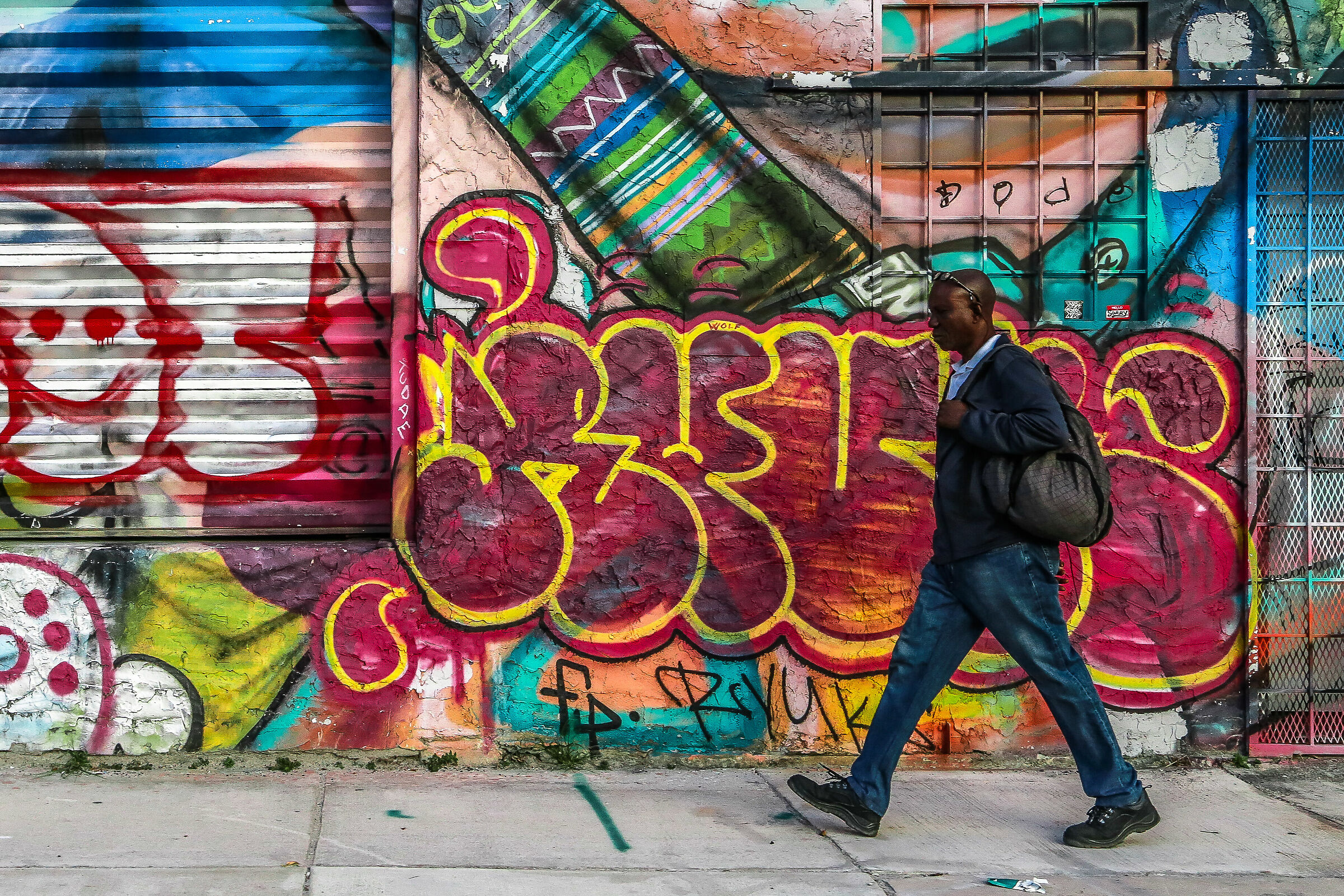 cammino tra i murales