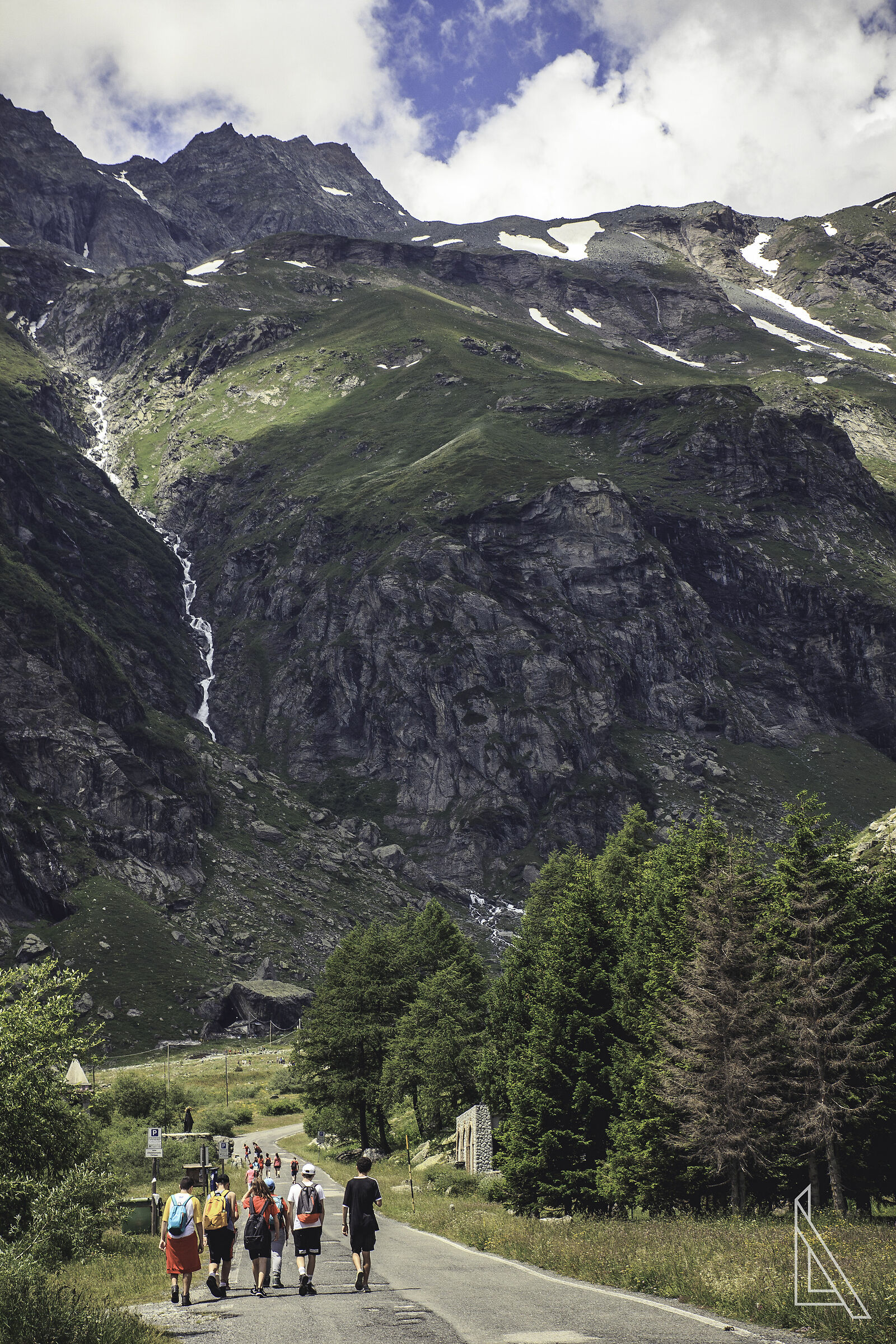Walking to Plains of the Mussa