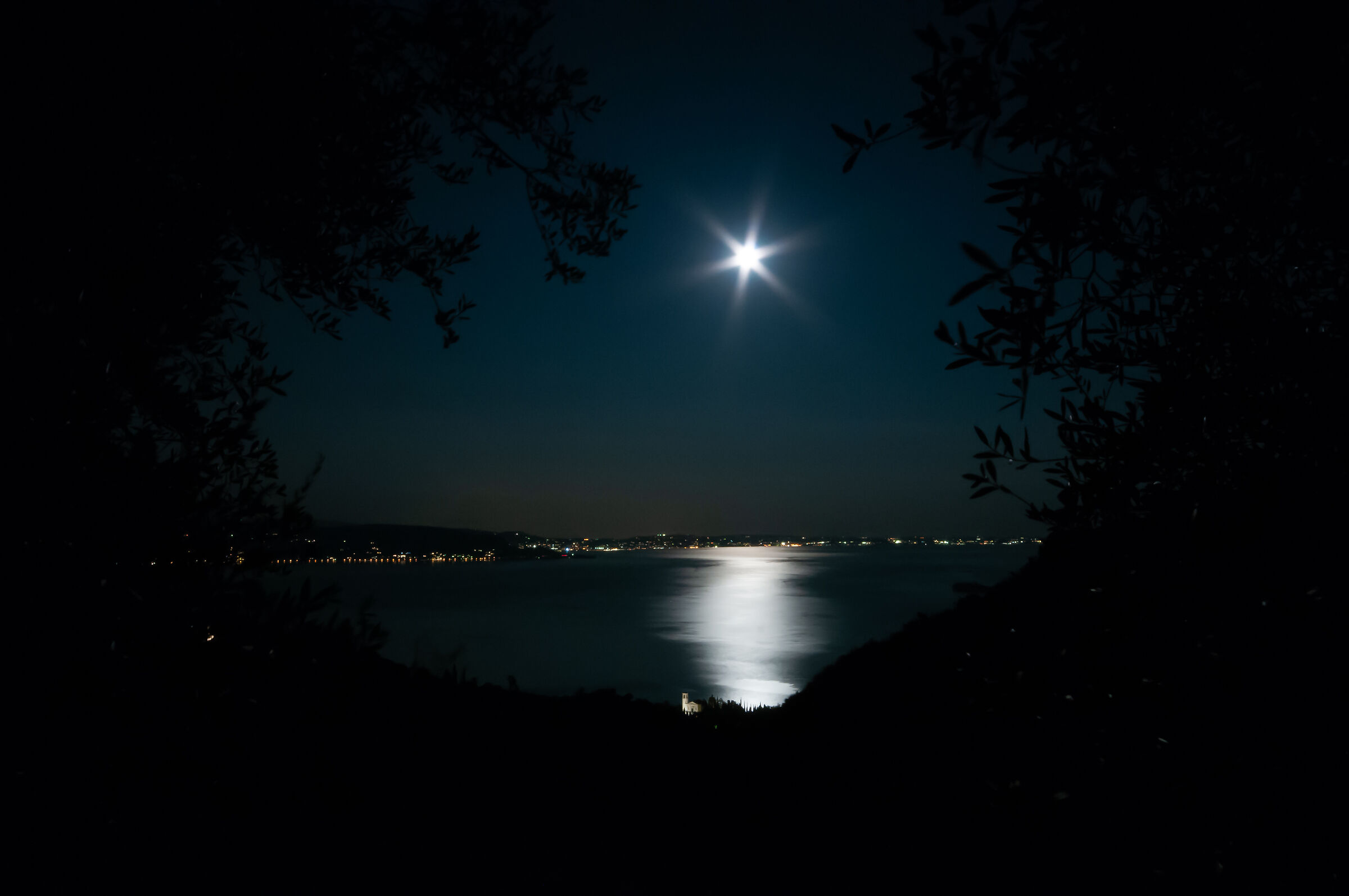 Spunta la luna .... sul Lago