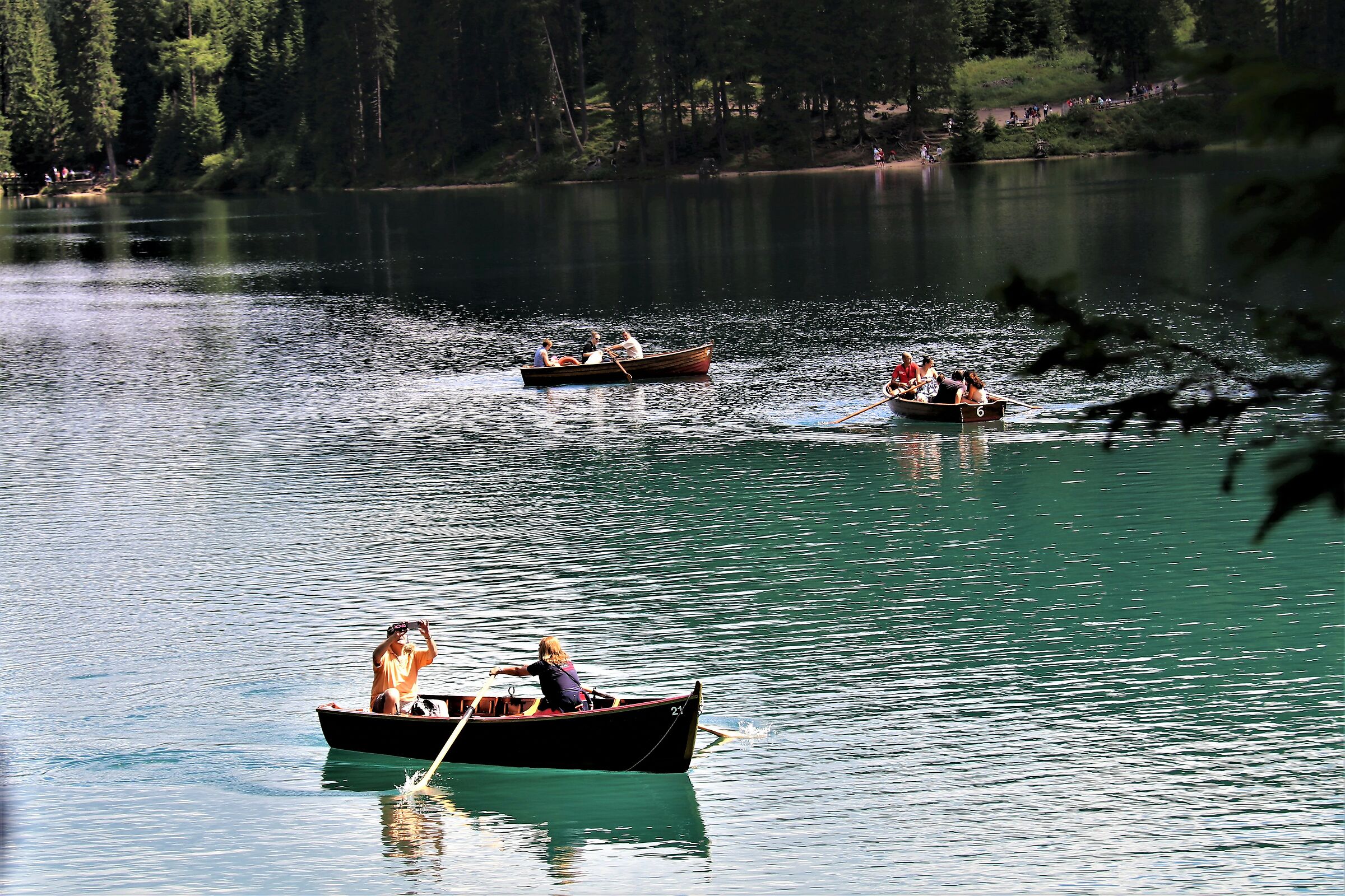 Gita in barca sul lago di Braies