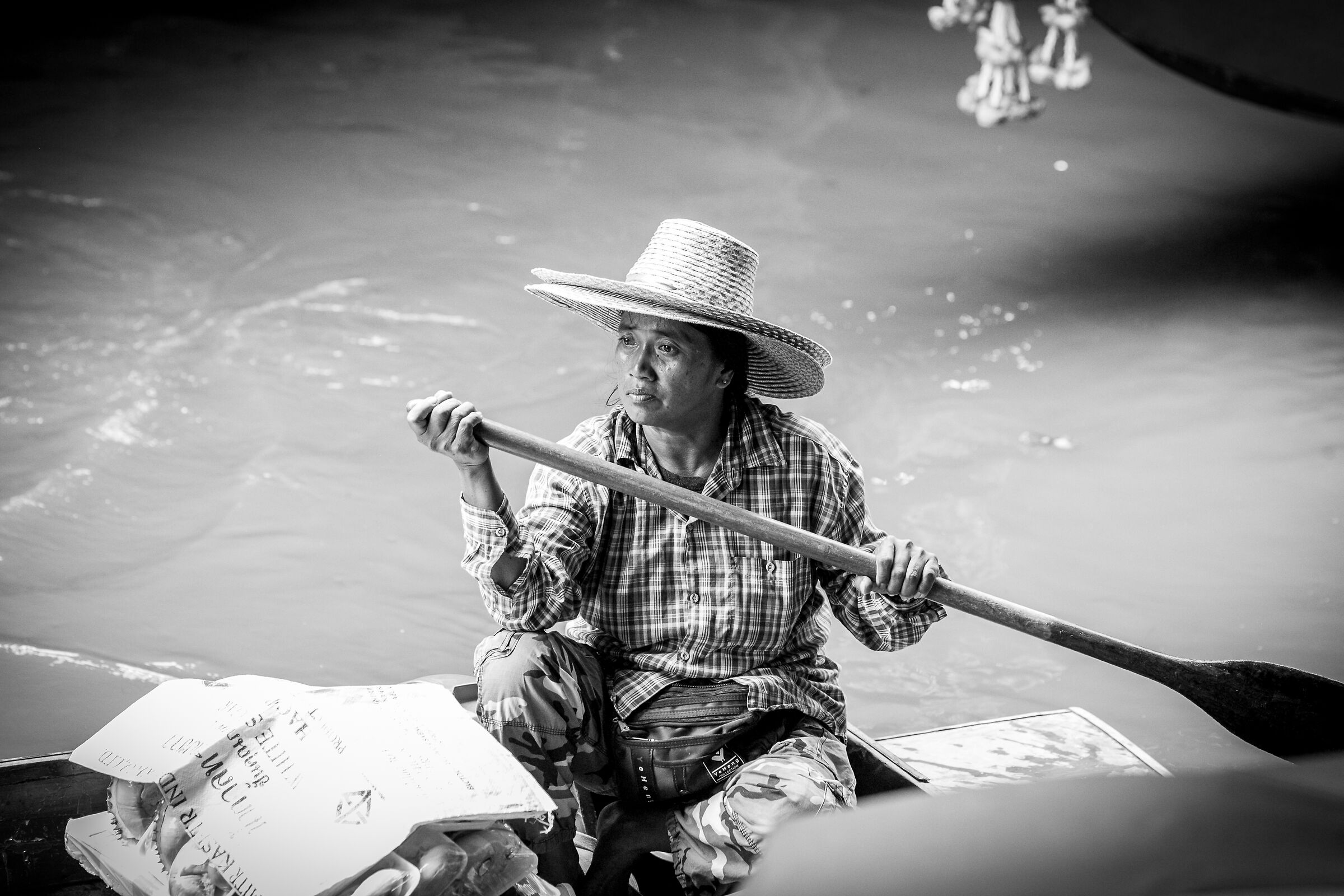 Woman at Floating Market Damemon Soudan, B/N