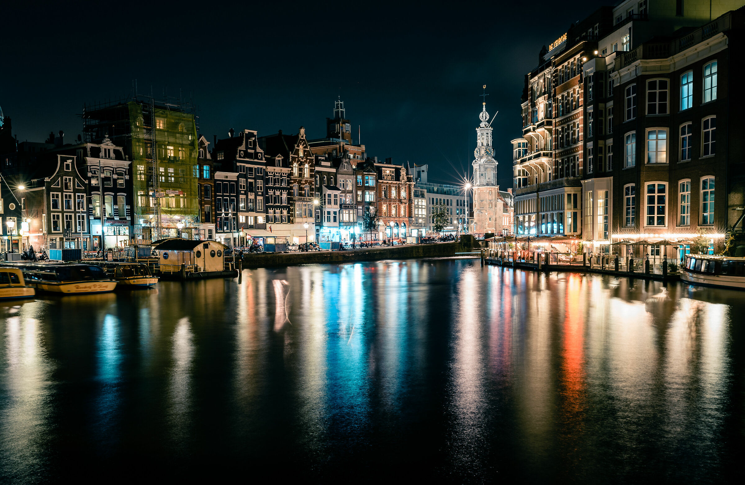 Canali di Amsterdam notturni