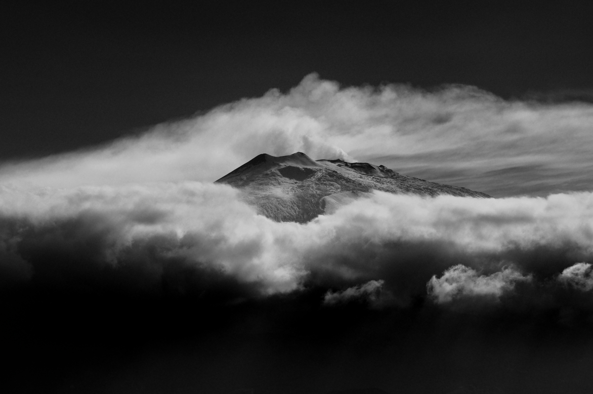 Etna storm nikon D90 70-300 zoom f 8 ISO 200